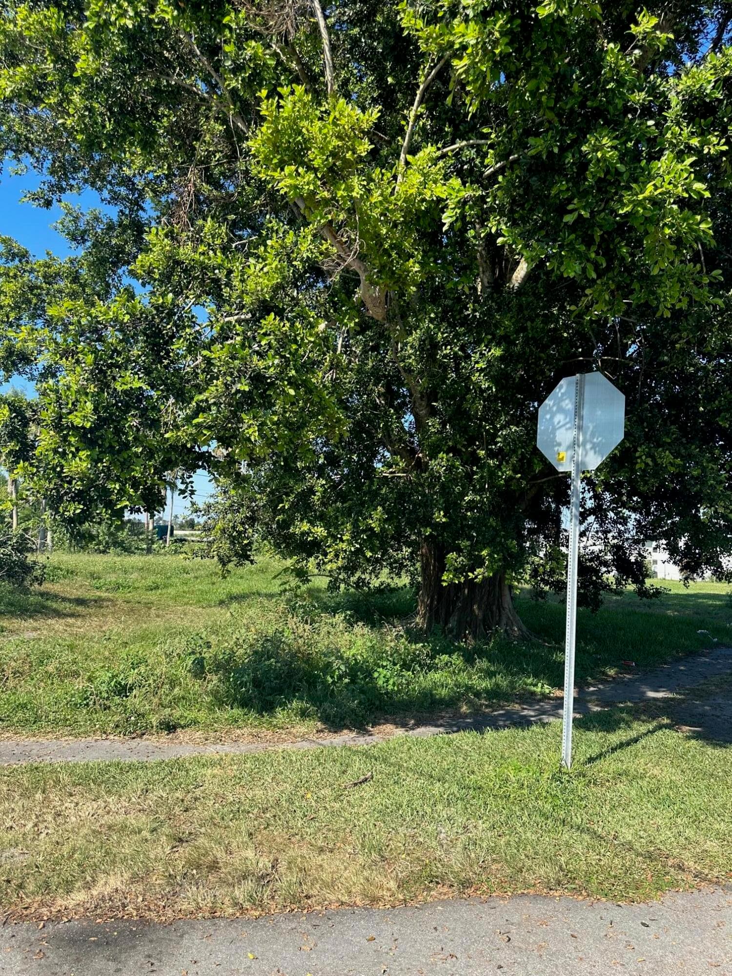 501 W Baines Terrace, Pahokee, FL 33476 4
