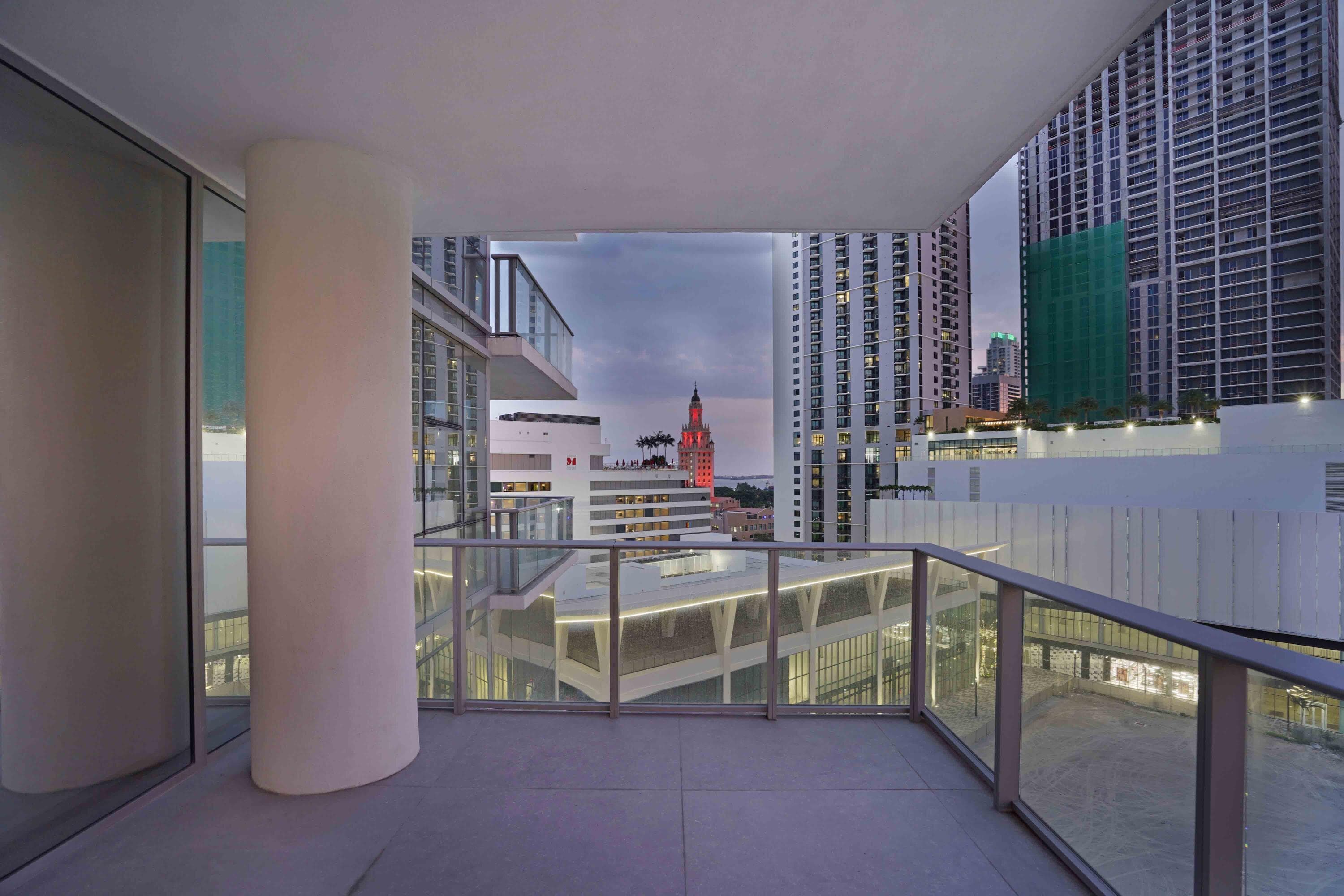 851 NE 1st Avenue 812, Miami, FL 33132 83