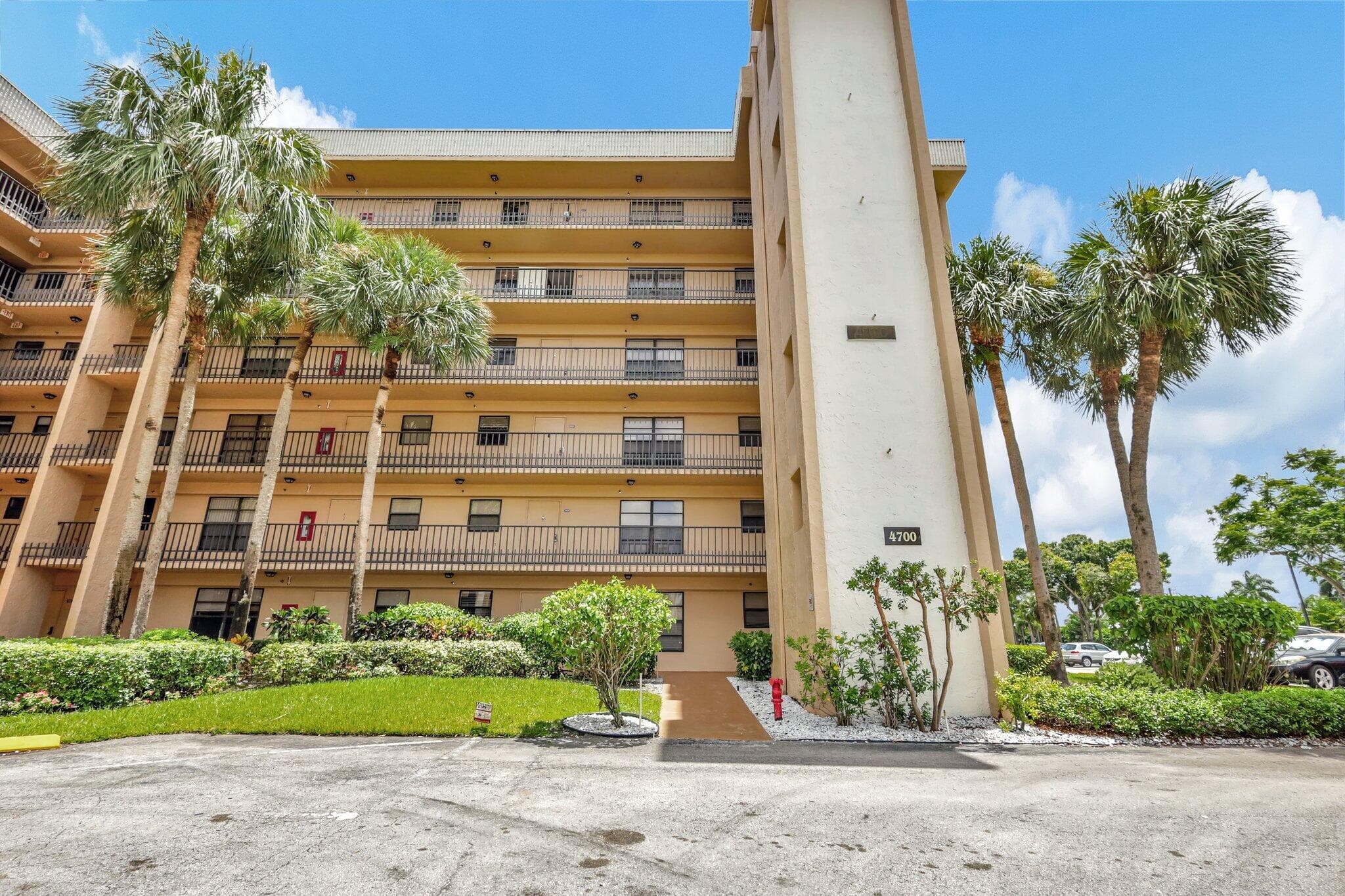 4700 W Lucerne Lakes Boulevard W 507, Lake Worth, FL 33467 2