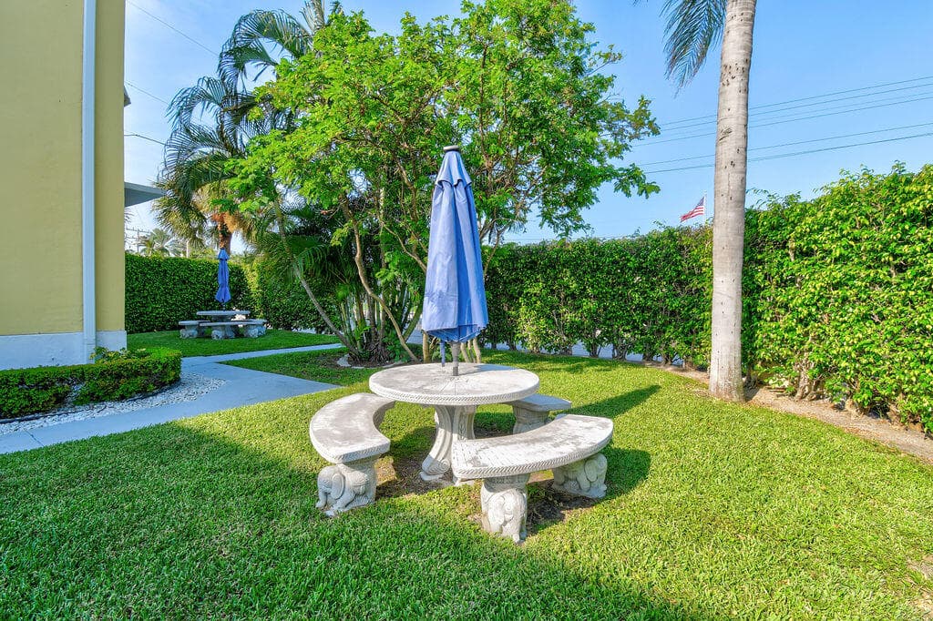 172 N County Road, Palm Beach, FL 33480 12
