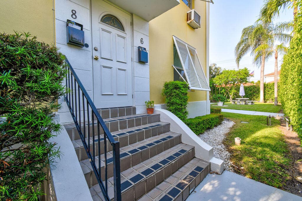 172 N County Road, Palm Beach, FL 33480 23