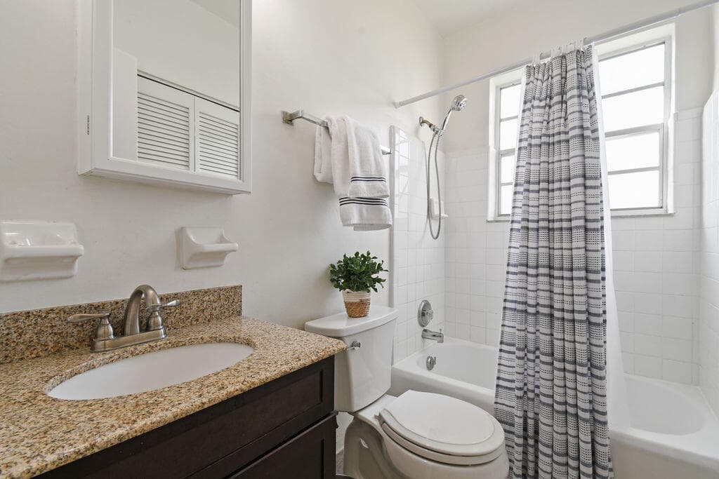 172 N County Road, Palm Beach, FL 33480 34