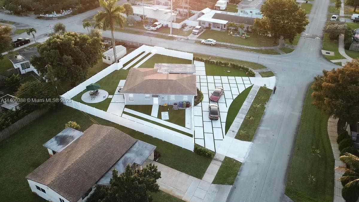 3240 SW 17th Street, Fort Lauderdale, FL 33312 2