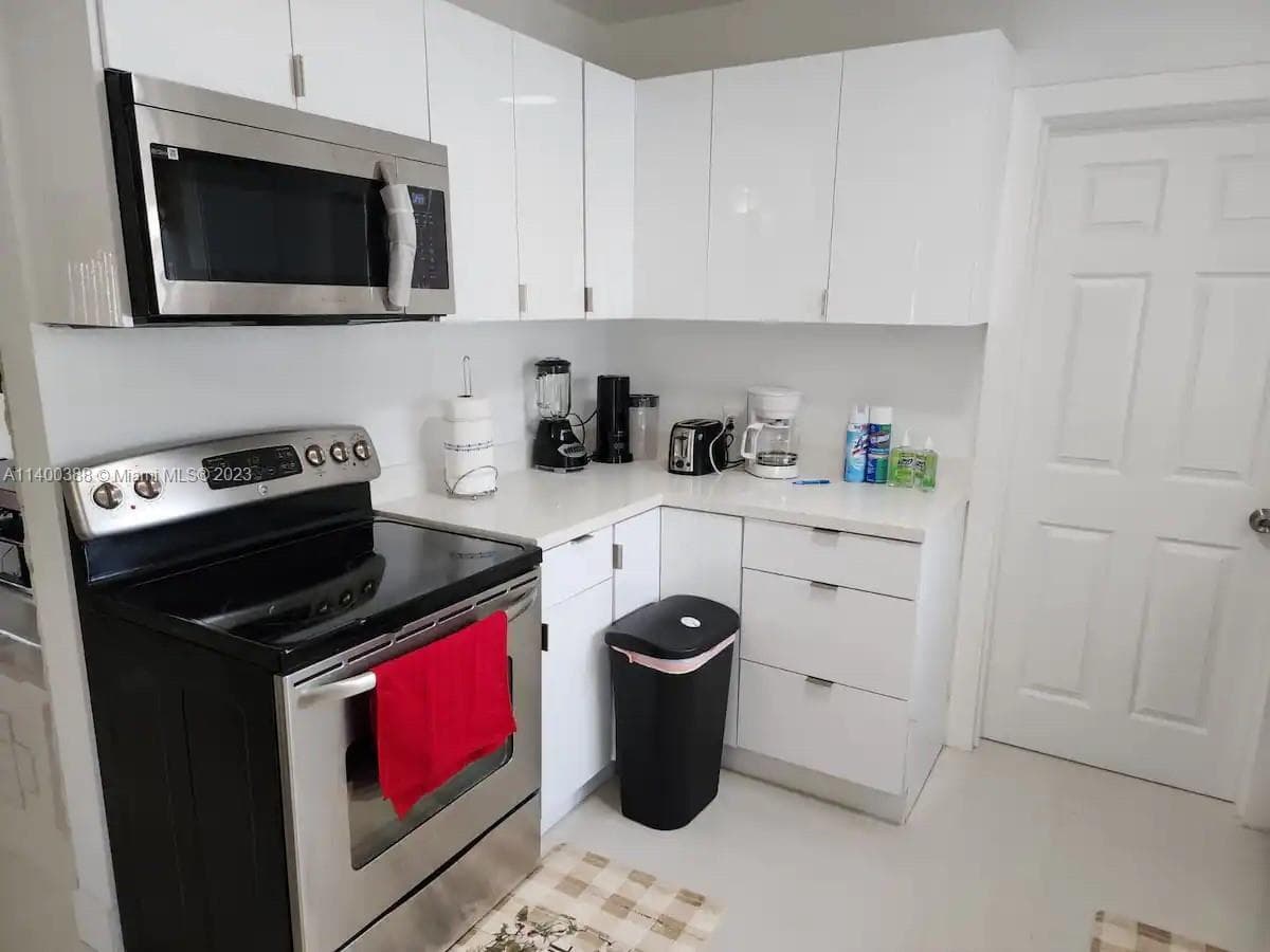 3240 SW 17th Street, Fort Lauderdale, FL 33312 9