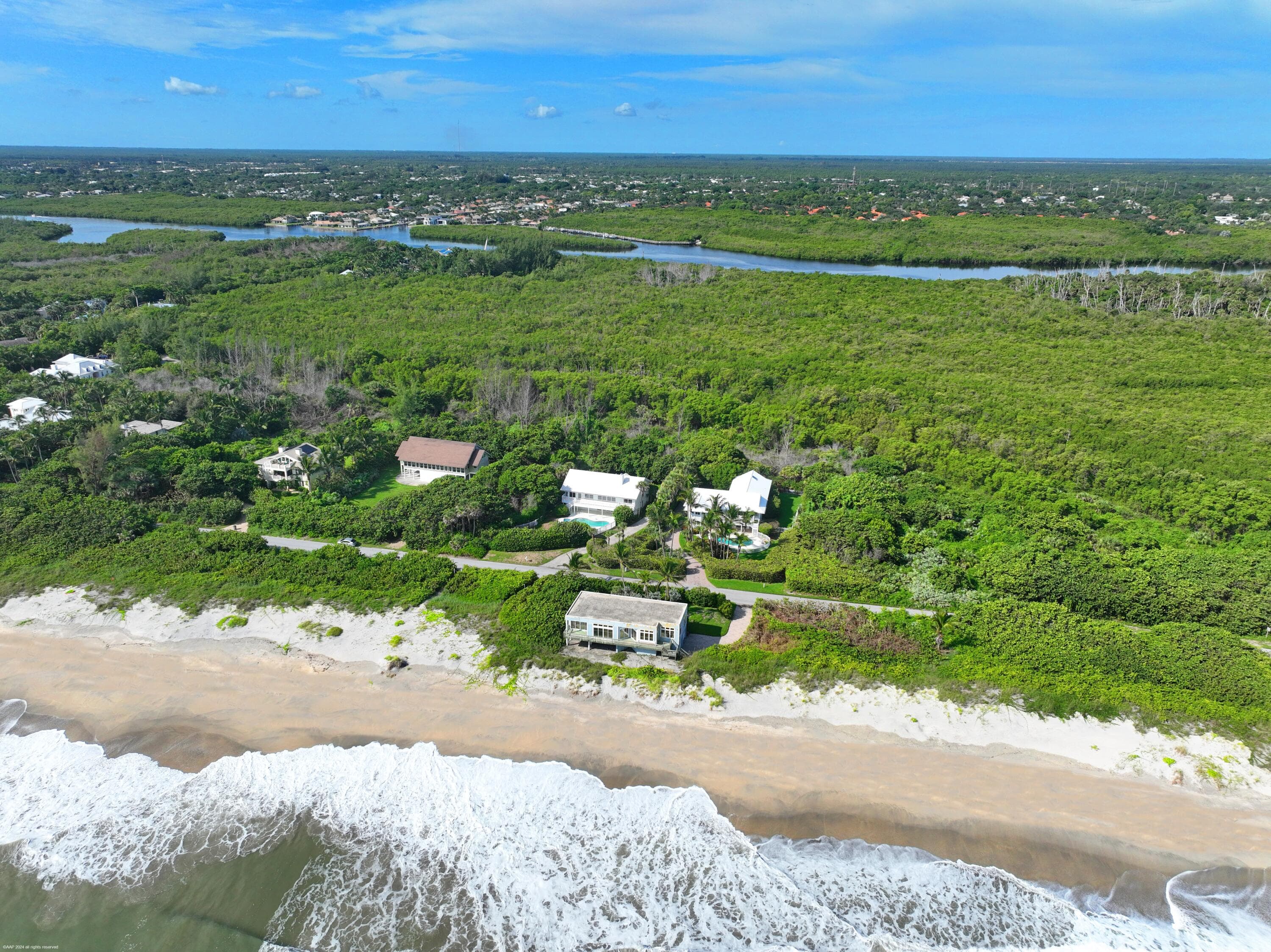 162 N Beach Road, Jupiter Island, FL 33455 11