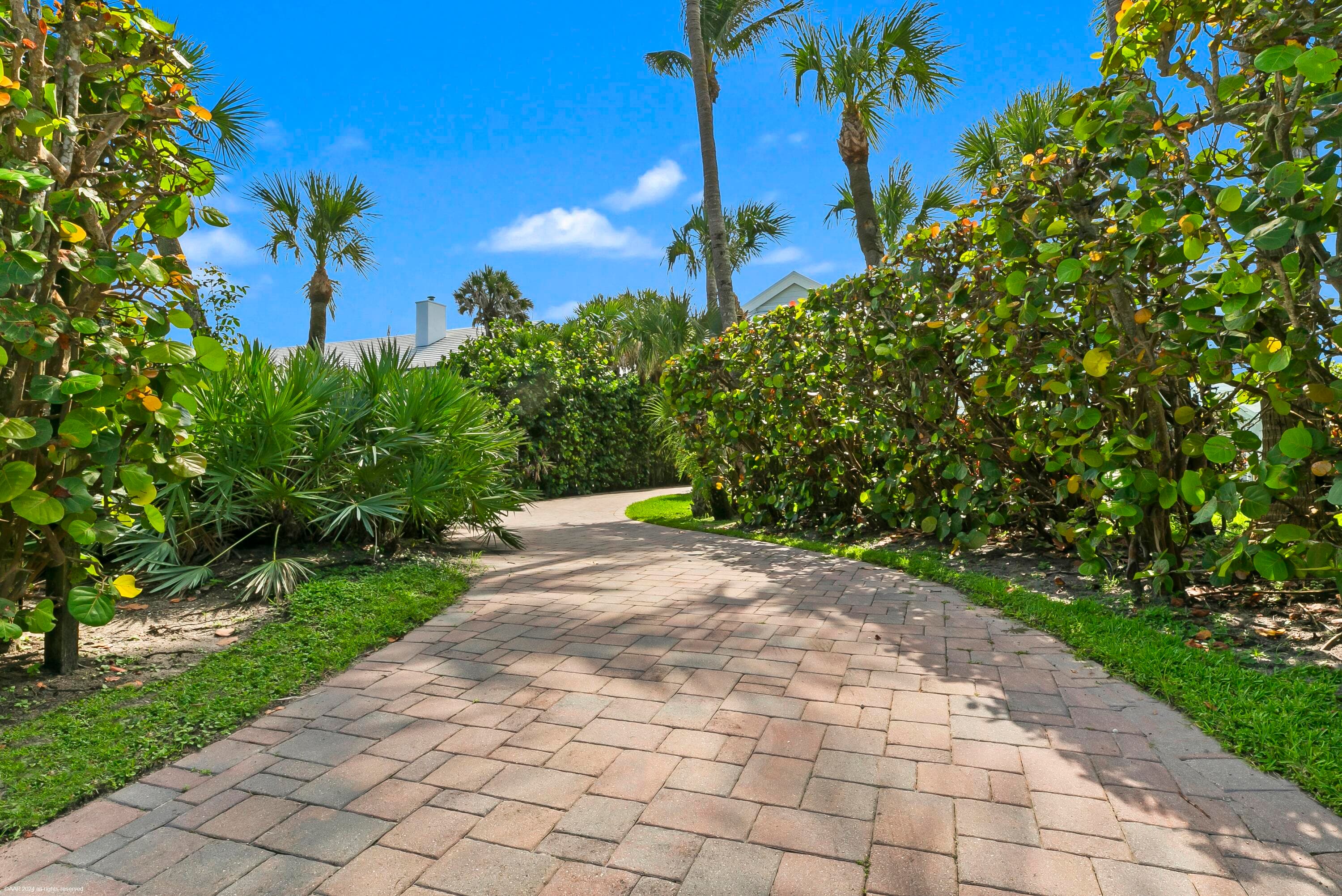 162 N Beach Road, Jupiter Island, FL 33455 18