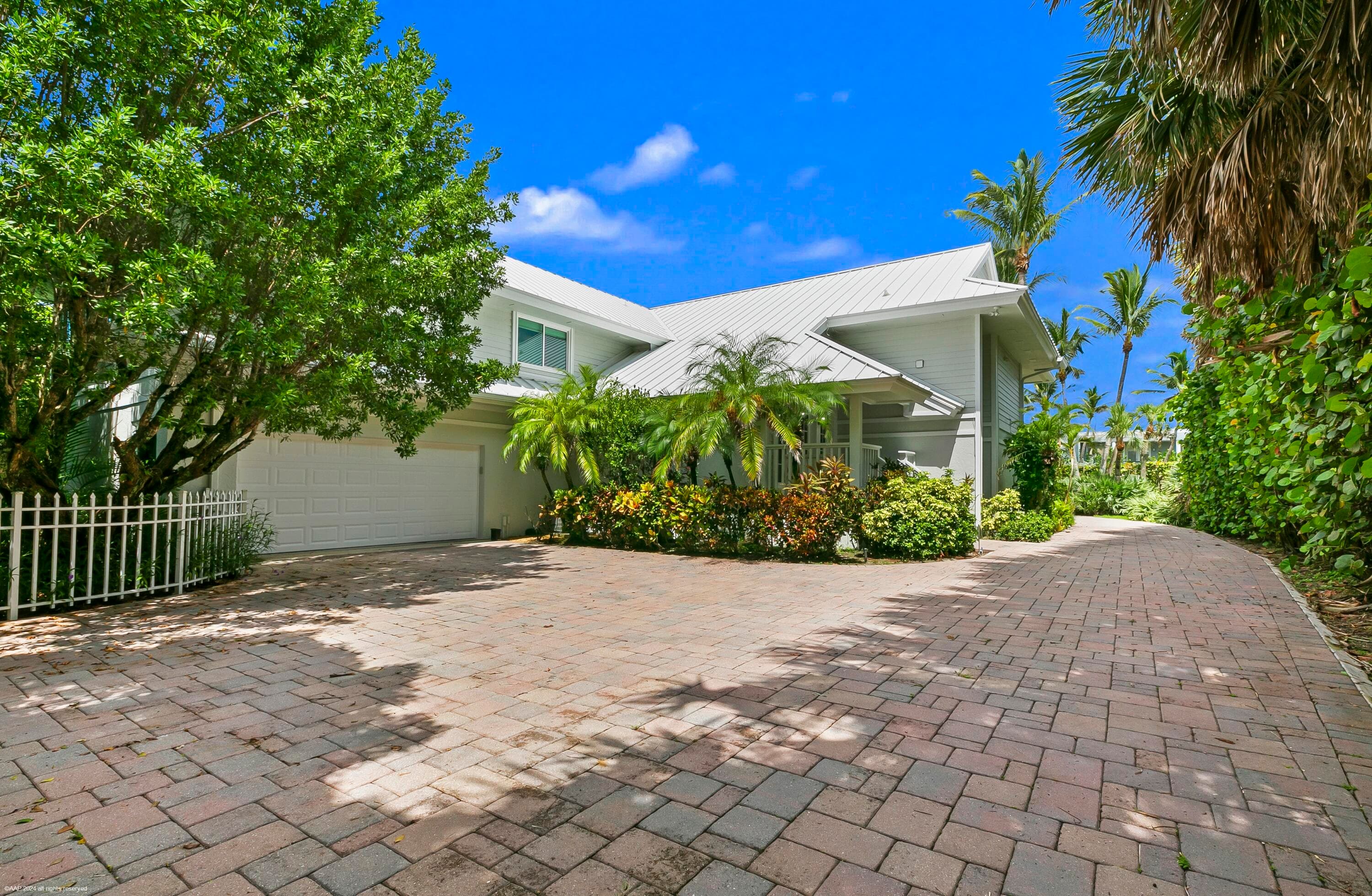 162 N Beach Road, Jupiter Island, FL 33455 19