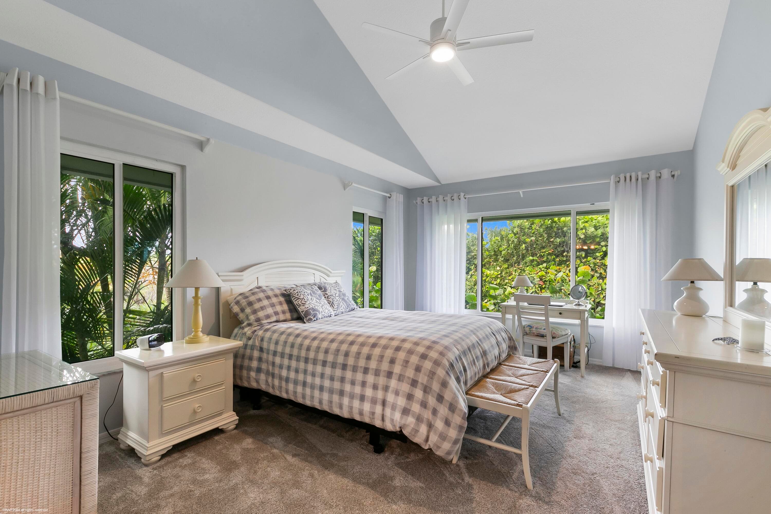 162 N Beach Road, Jupiter Island, FL 33455 46