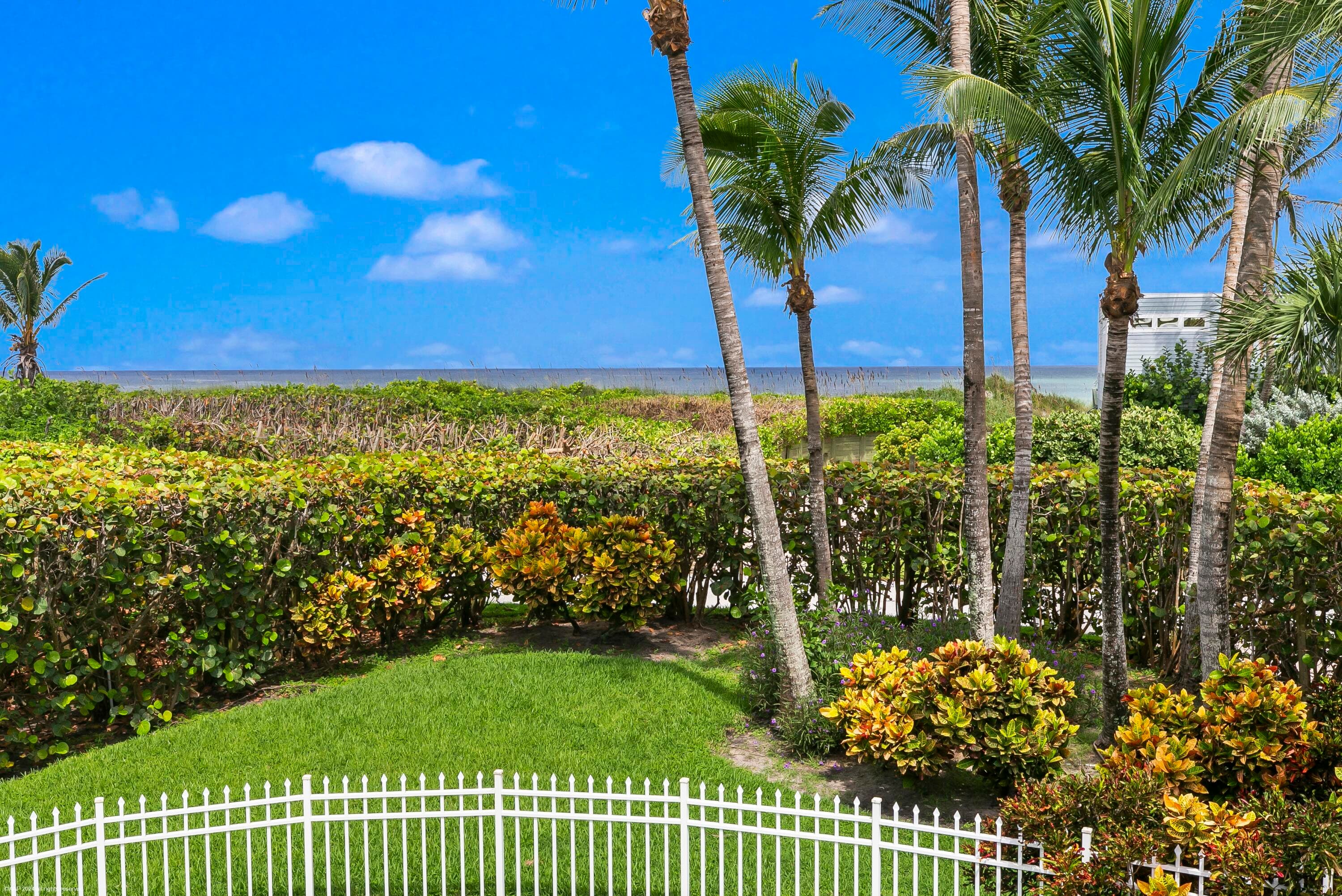 162 N Beach Road, Jupiter Island, FL 33455 53