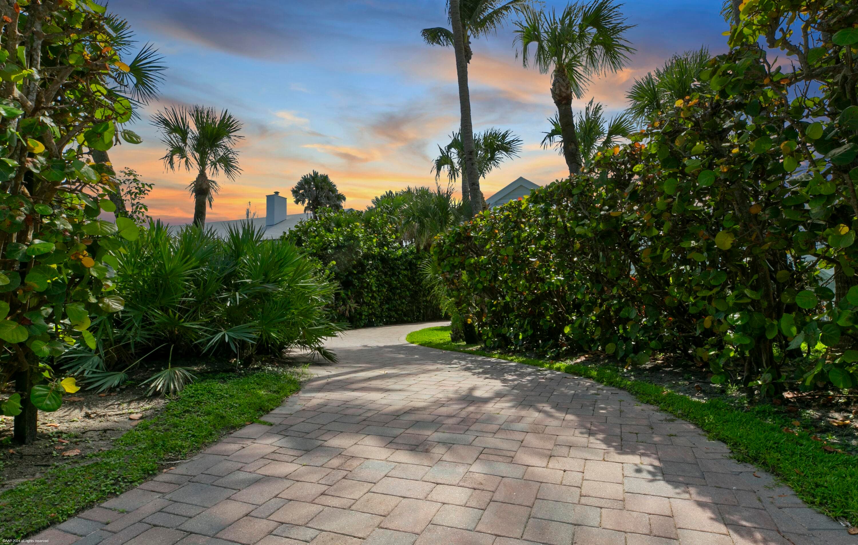 162 N Beach Road, Jupiter Island, FL 33455 60