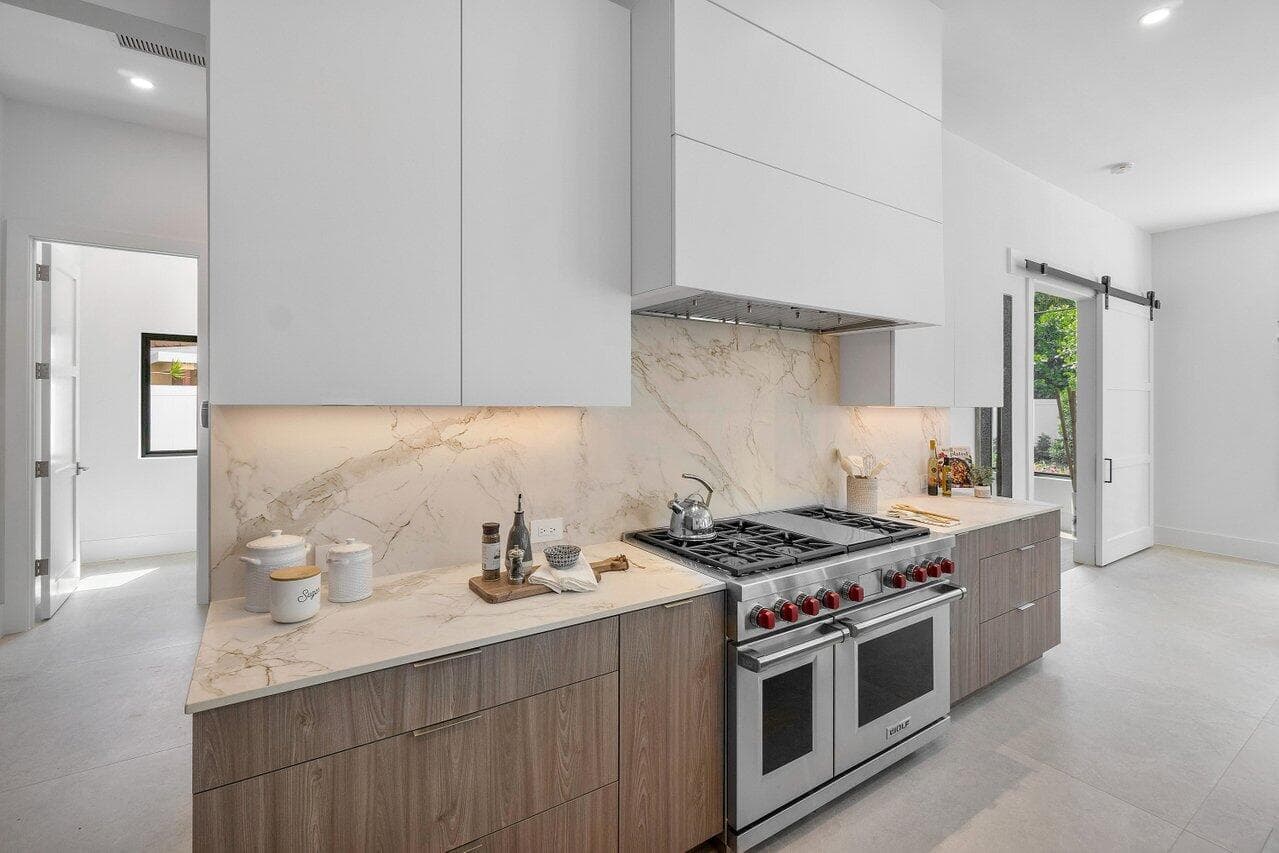 2737 NE 18th Street, Fort Lauderdale, FL 33305 5