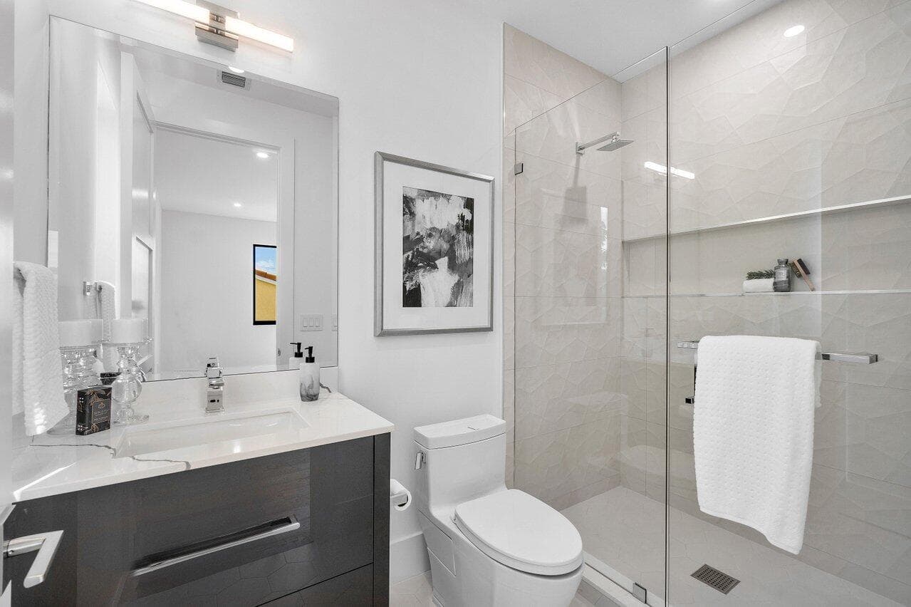 2737 NE 18th Street, Fort Lauderdale, FL 33305 32