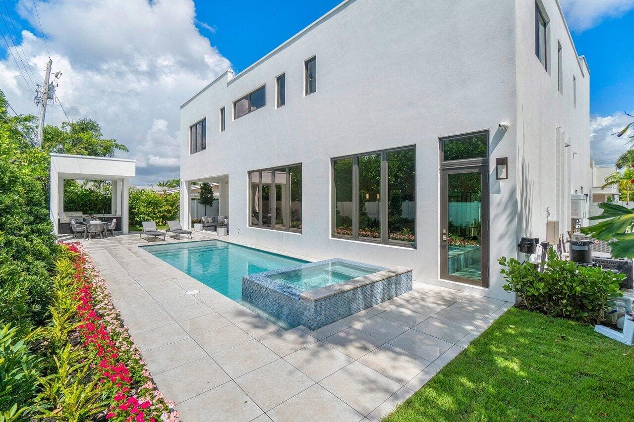 2737 NE 18th Street, Fort Lauderdale, FL 33305 38