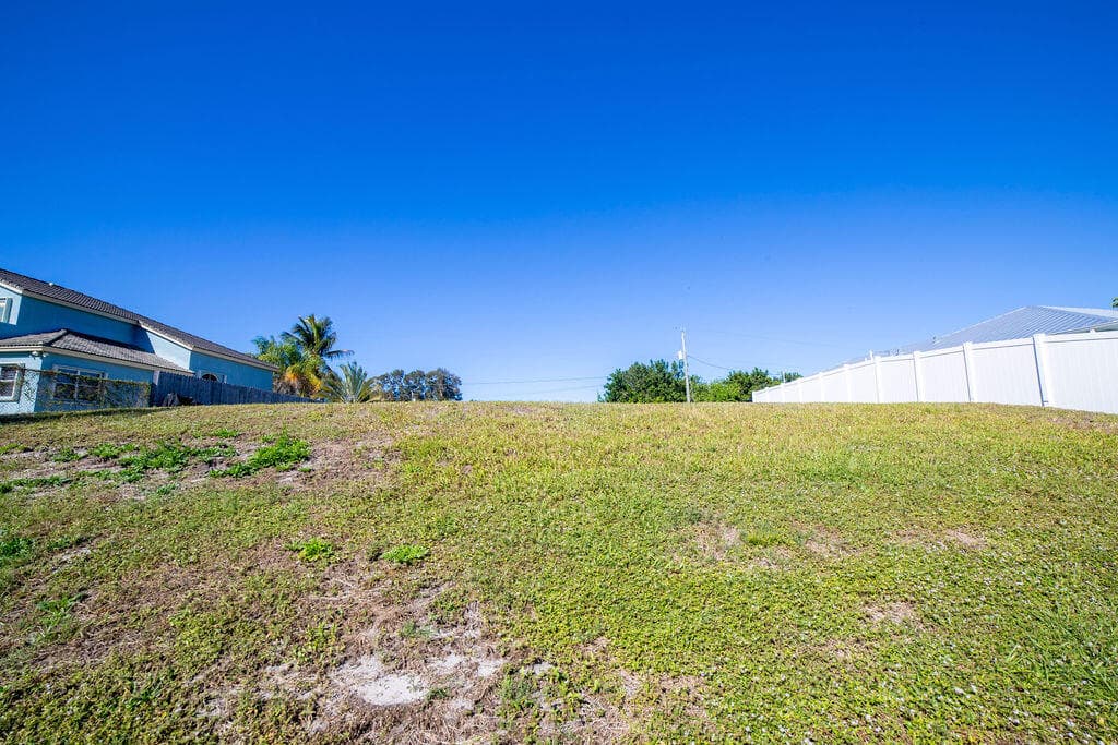 178 NE Dominican Terrace, Port St. Lucie, FL 34983 10