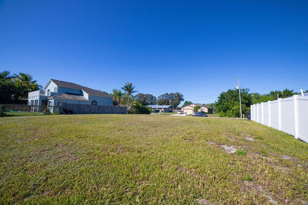 178 NE Dominican Terrace, Port St. Lucie, FL 34983 15
