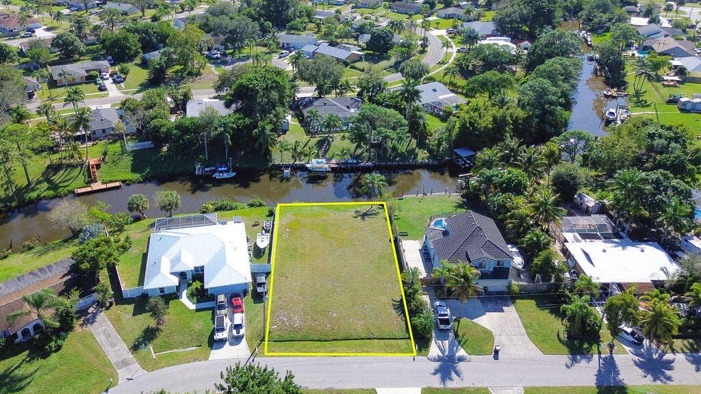 178 NE Dominican Terrace, Port St. Lucie, FL 34983 16