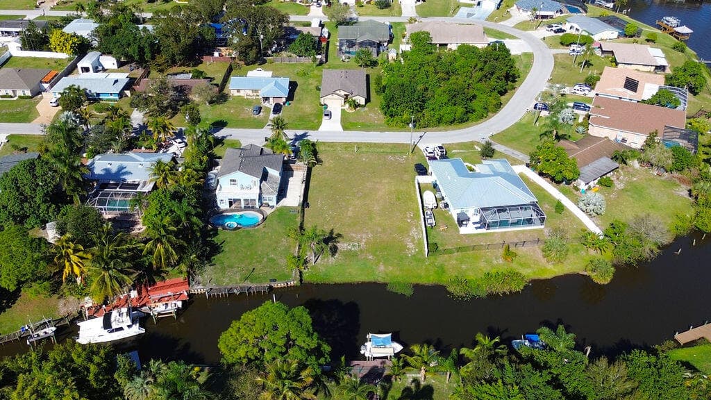 178 NE Dominican Terrace, Port St. Lucie, FL 34983 22