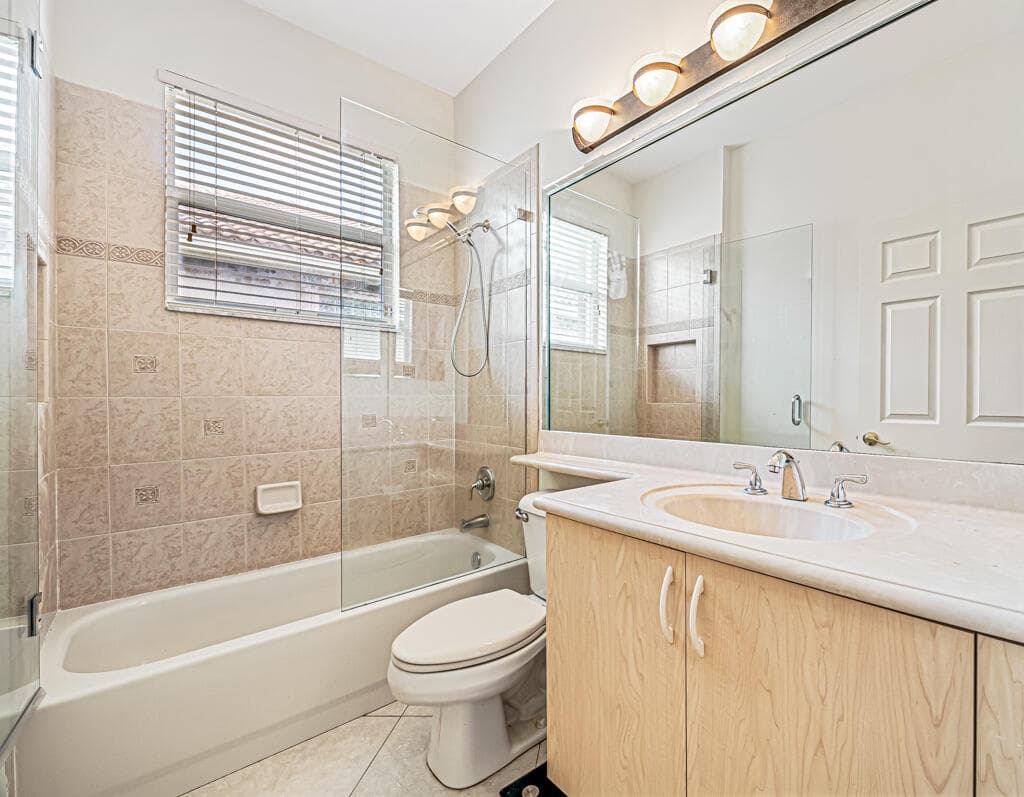 8200 Playa Del Sur Boulevard, Lake Worth, FL 33467 32
