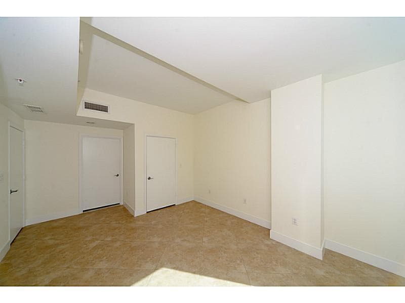 253 NE 2nd Street 2710, Miami, FL 33132 10