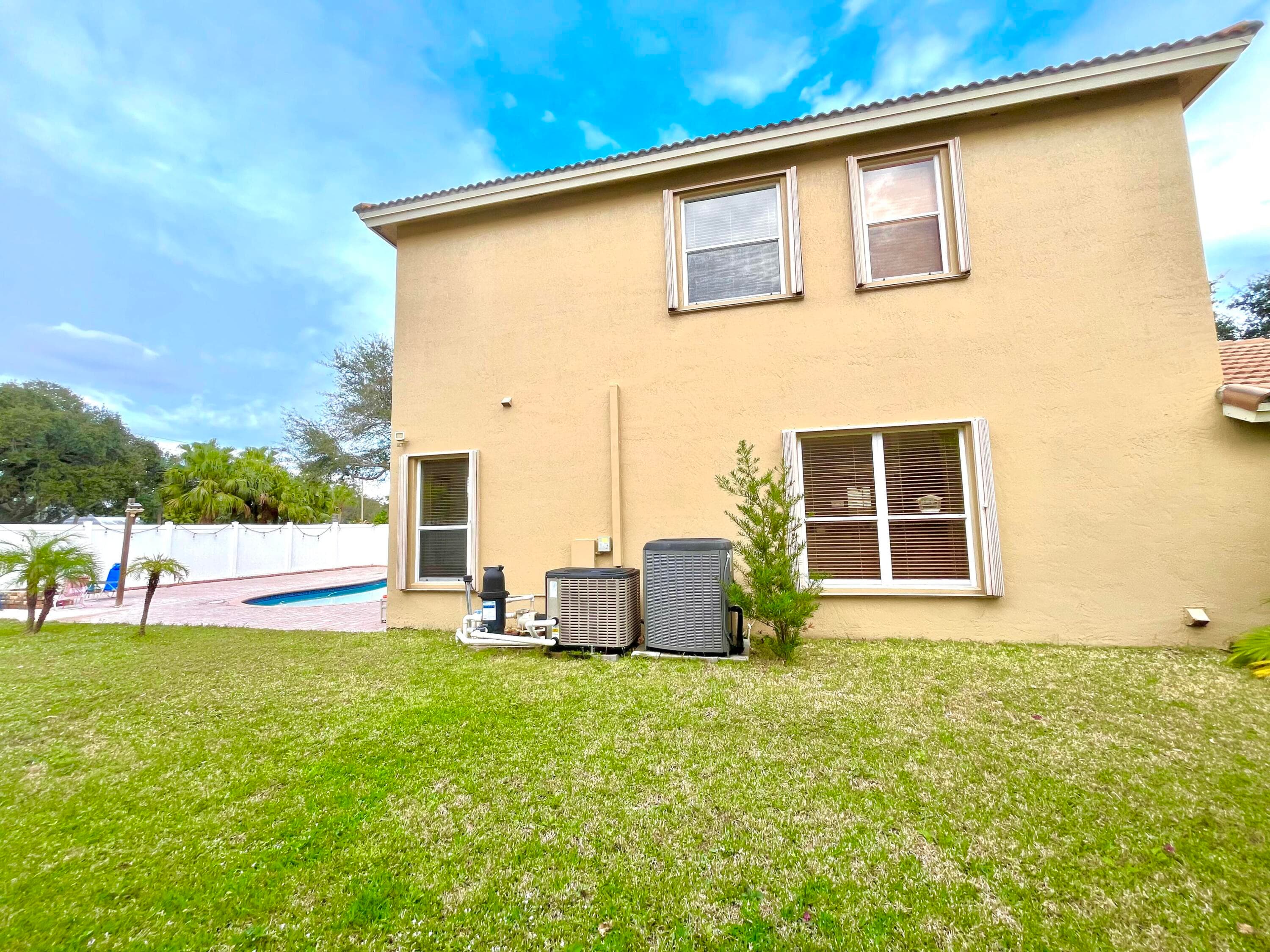 5012 Victoria Circle, West Palm Beach, FL 33409 5