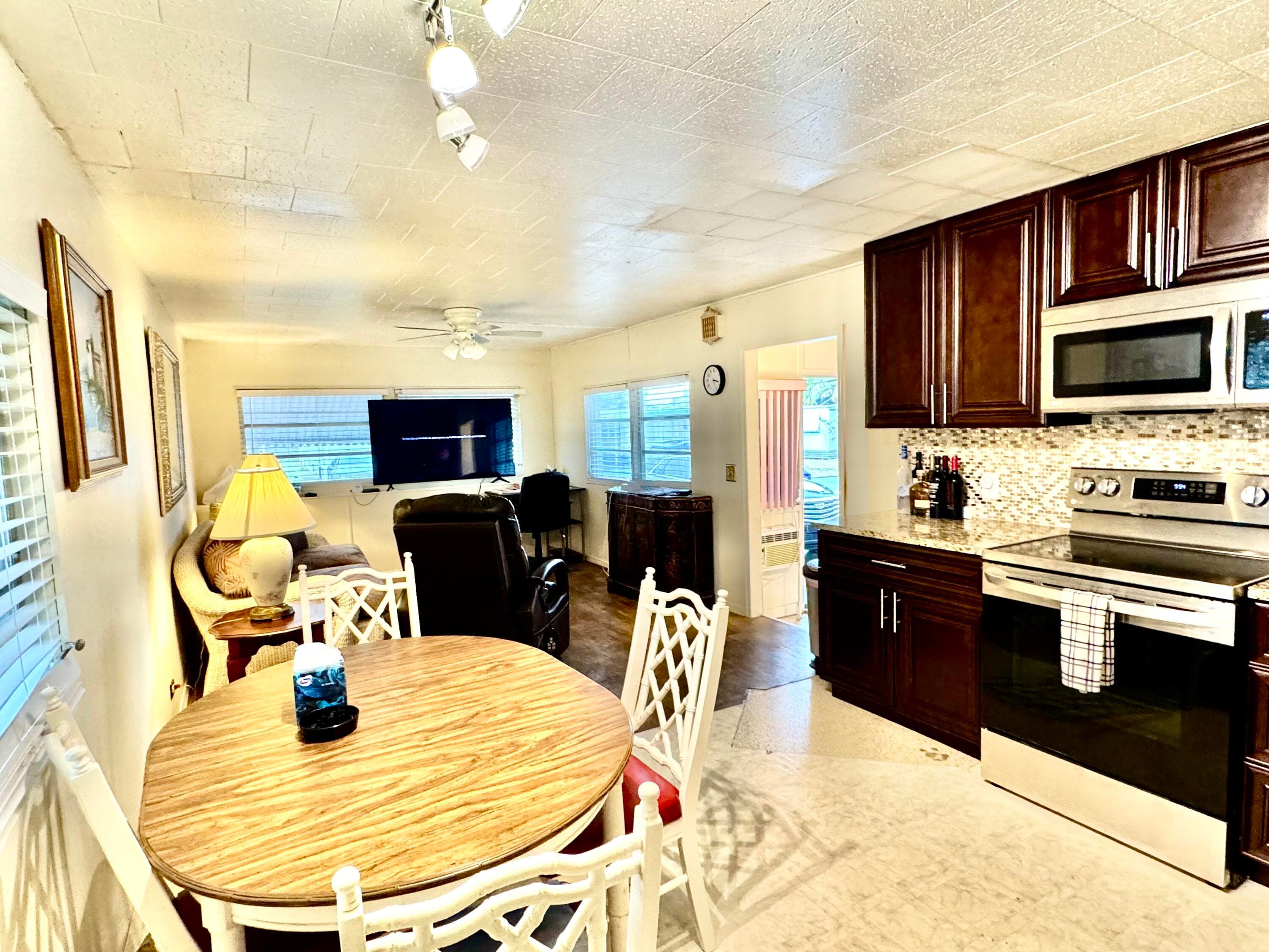 8926 Palm Street, Boynton Beach, FL 33436 5