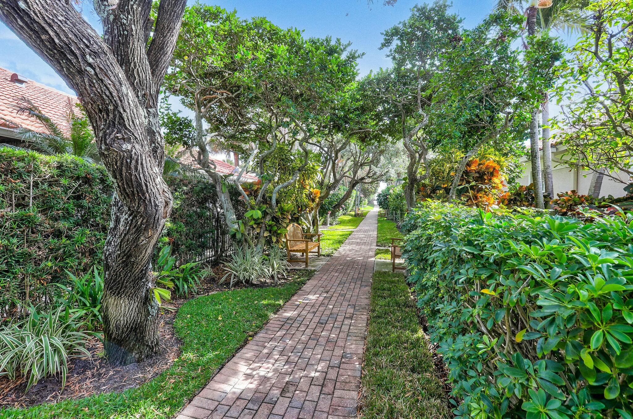 170 Beacon Lane, Jupiter Inlet Colony, FL 33469 35