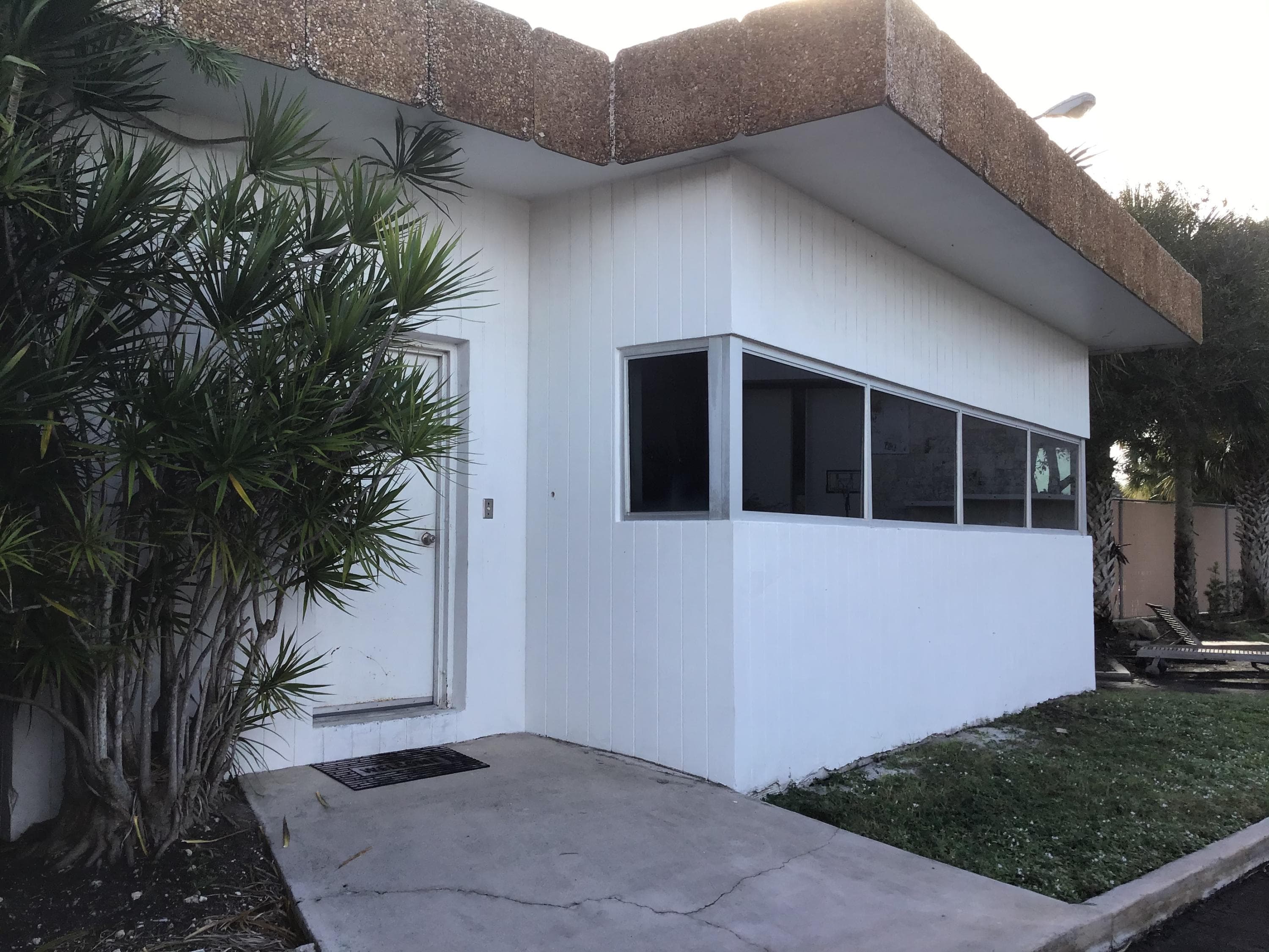 300 S 6th Street, Fort Pierce, FL 34950 25