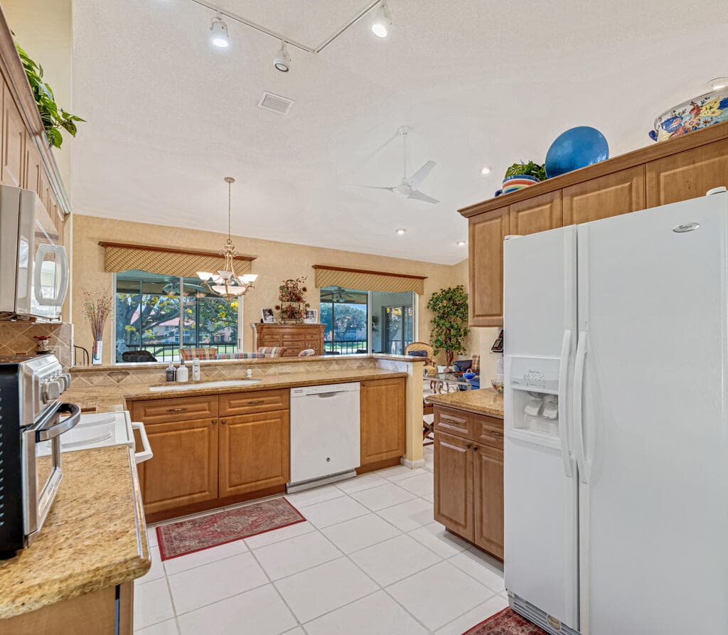 9805 Shadybrook 201 Drive 201, Boynton Beach, FL 33437 25