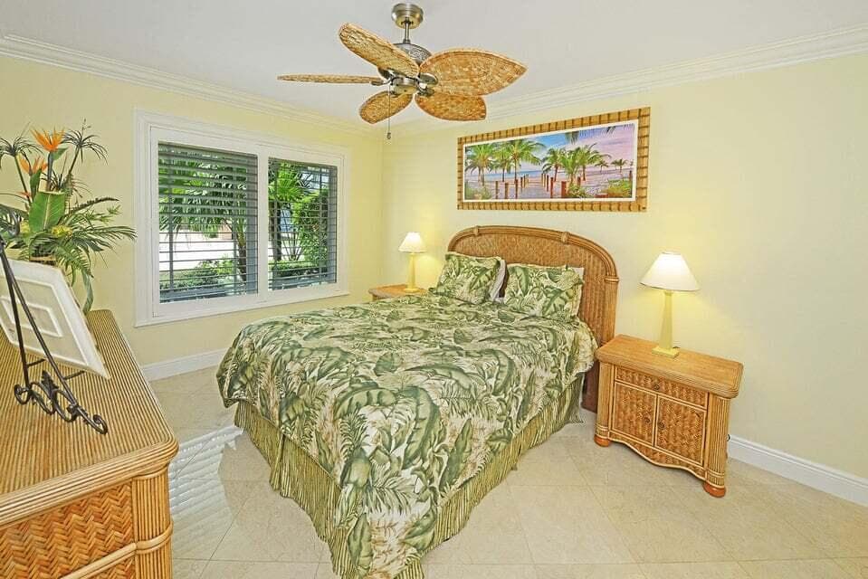 885 NE Mulberry Drive, Boca Raton, FL 33487 17