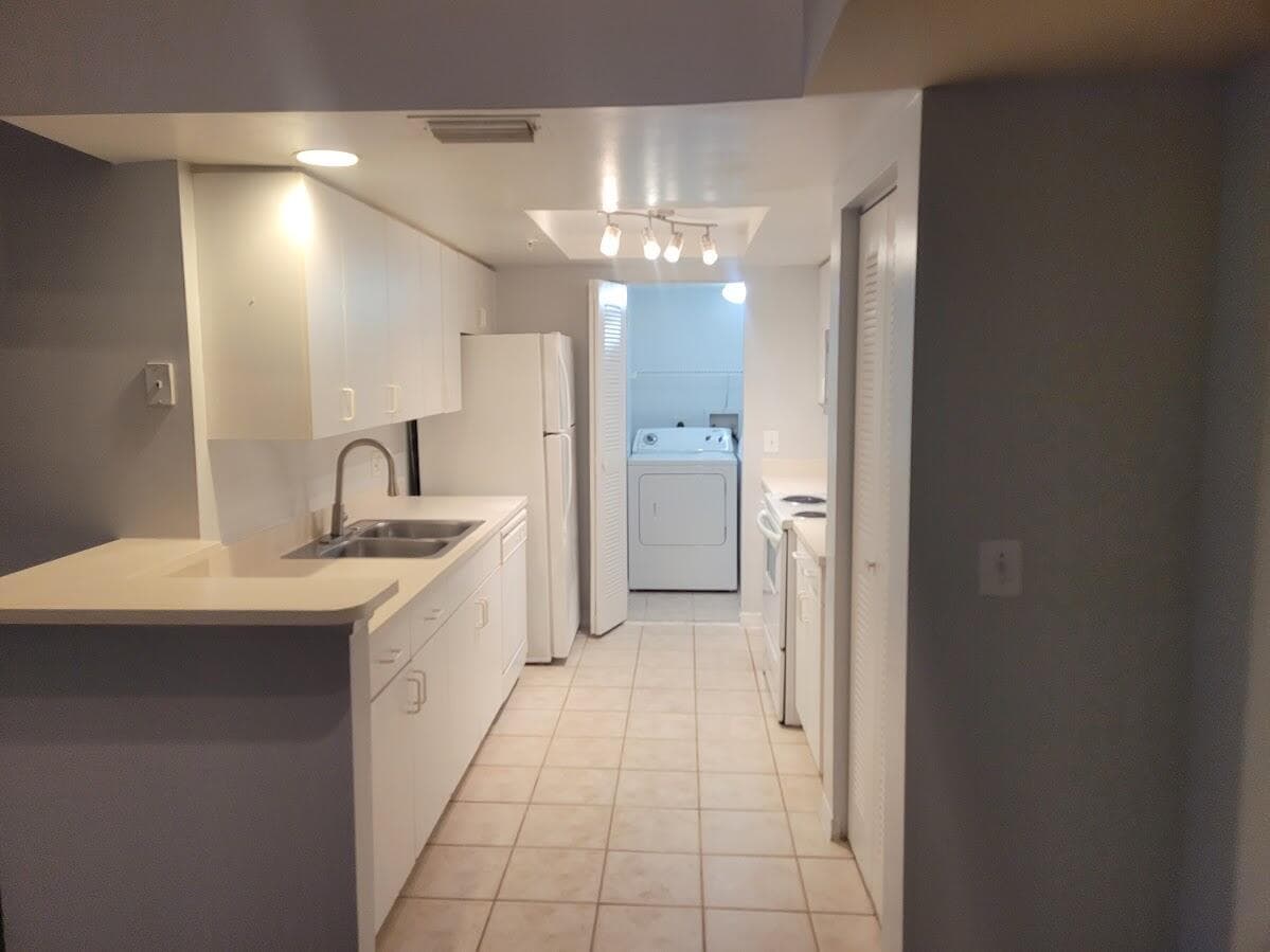 4197 N Haverhill Road 212, West Palm Beach, FL 33417 9