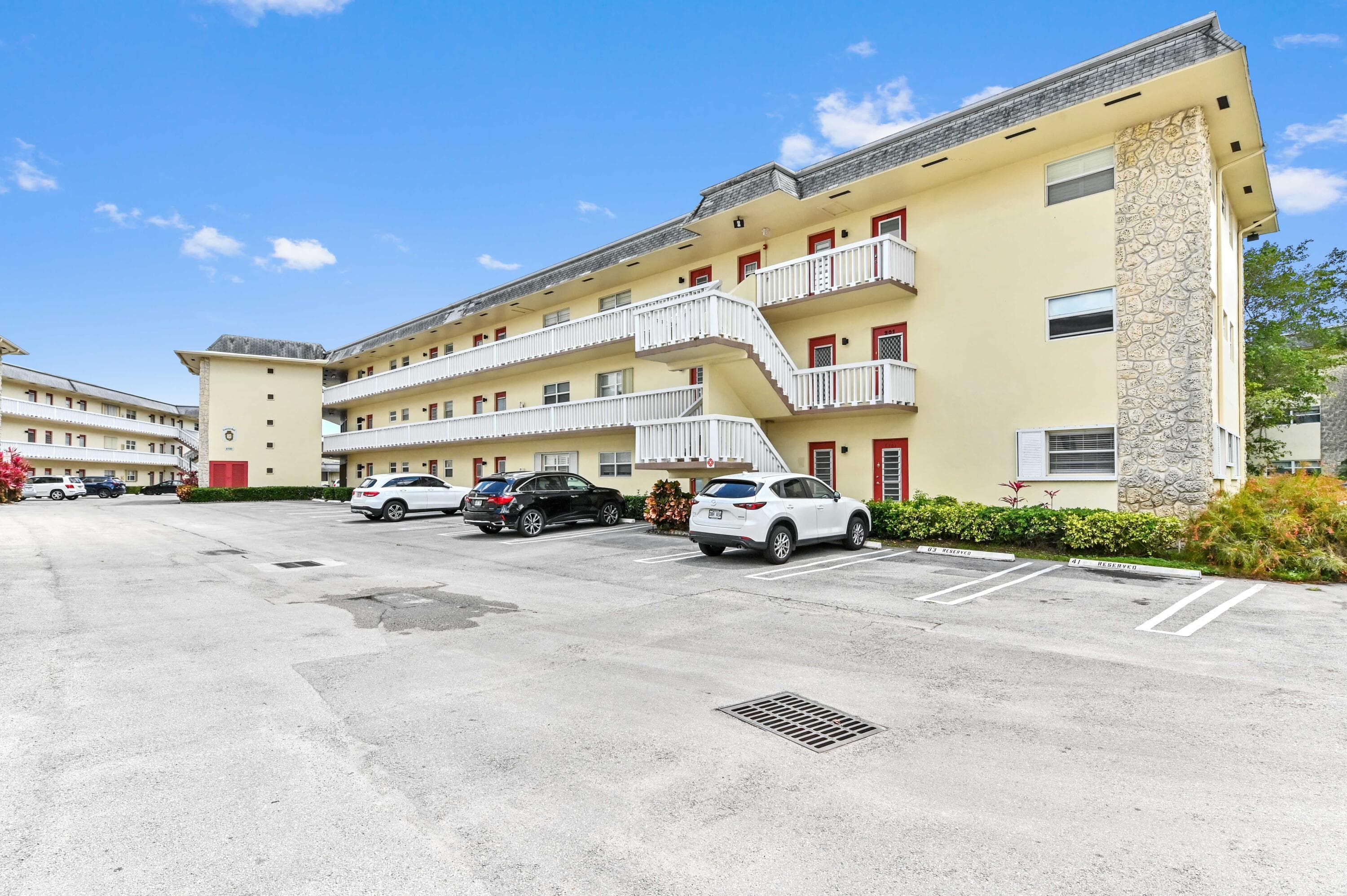 4321 NW 16th Street C302, Lauderhill, FL 33313