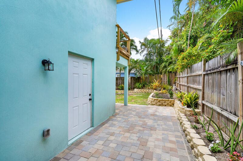 300 SE 7th Avenue, Delray Beach, FL 33483 4