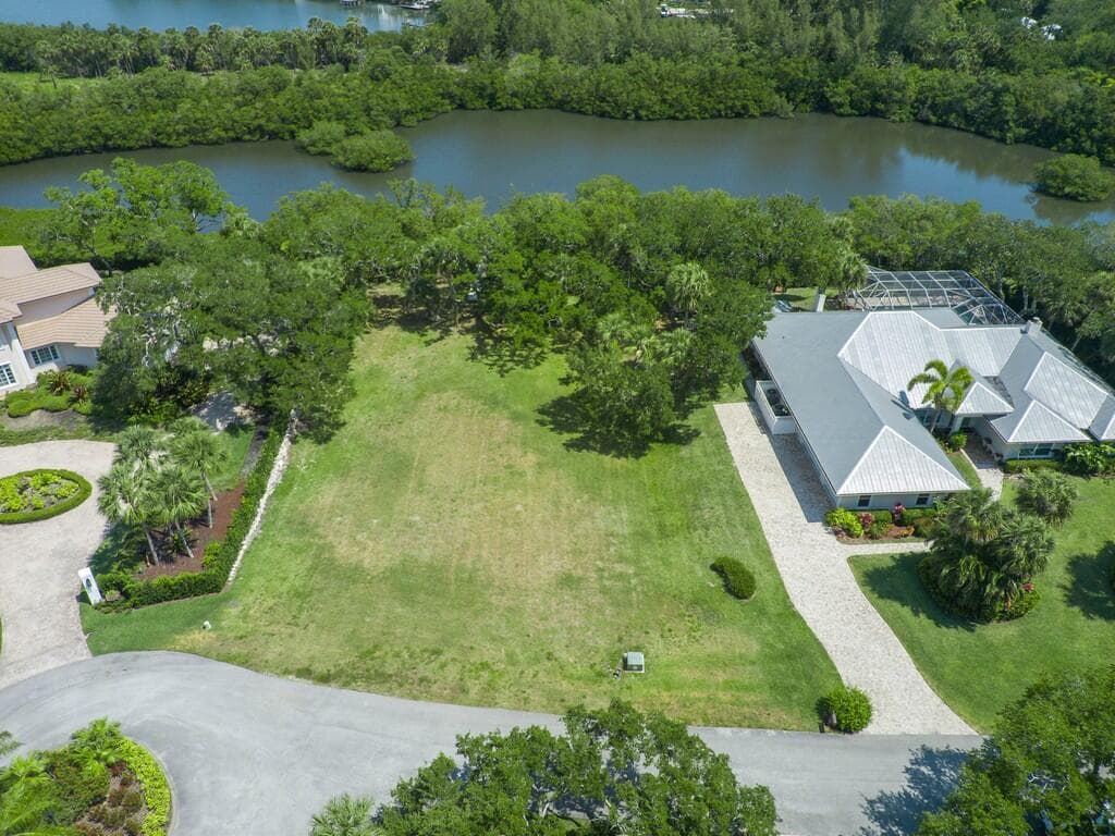 2660 Riverview Court, Vero Beach, FL 32963 24