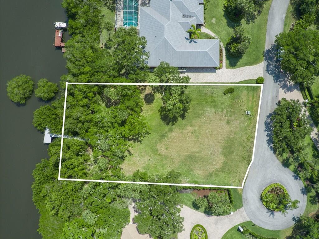 2660 Riverview Court, Vero Beach, FL 32963 33