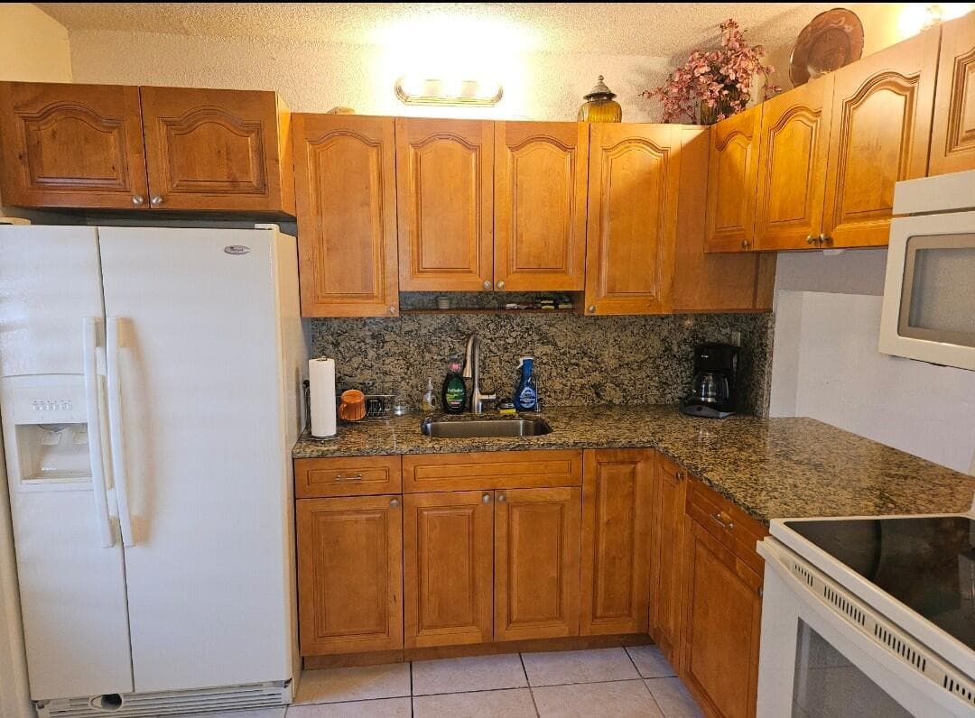 2581 N Garden 202 Drive N 202, Lake Worth, FL 33461