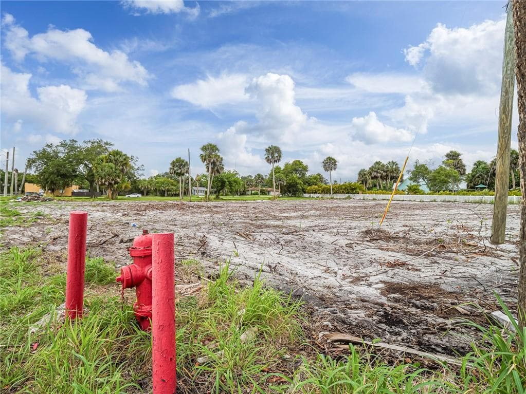 445 Old Dixie Highway, Vero Beach, FL 32962 8