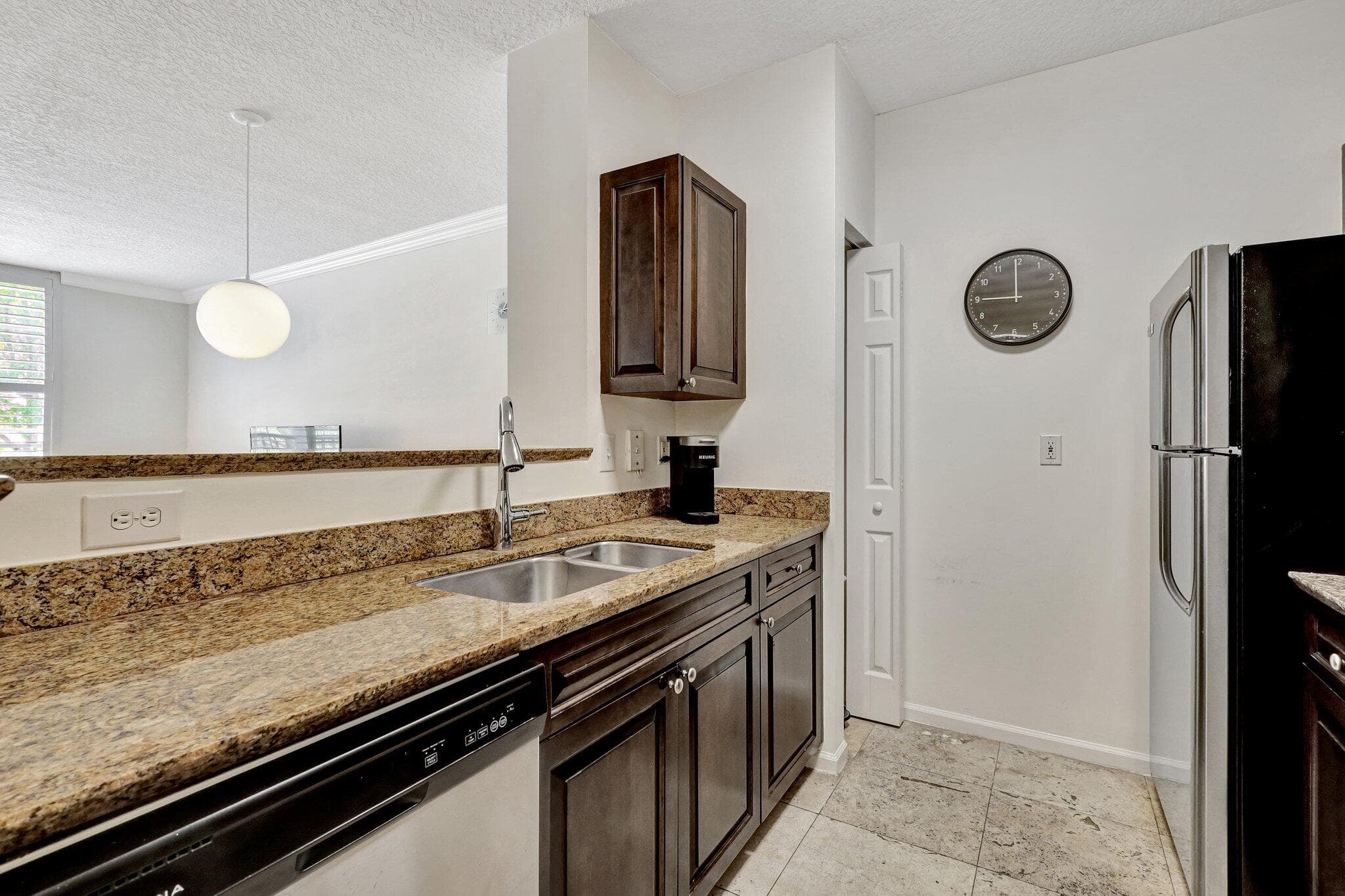 580 S Sapodilla Avenue 105, West Palm Beach, FL 33401 4