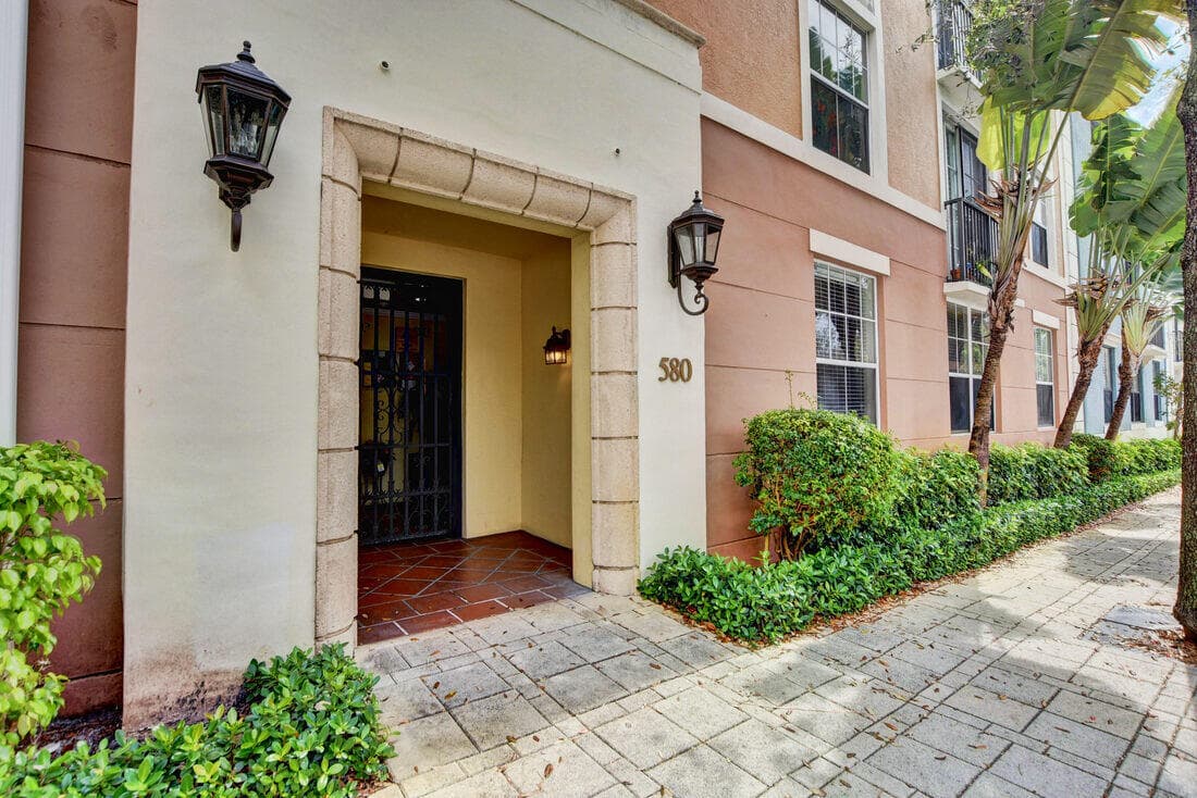580 S Sapodilla Avenue 105, West Palm Beach, FL 33401 24