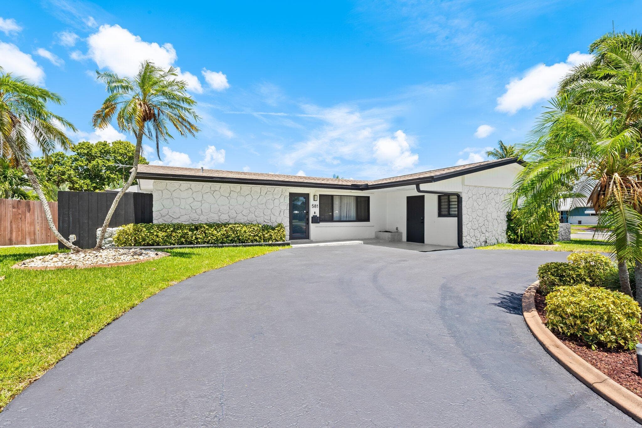 581 SE 5th Avenue, Pompano Beach, FL 33060 35