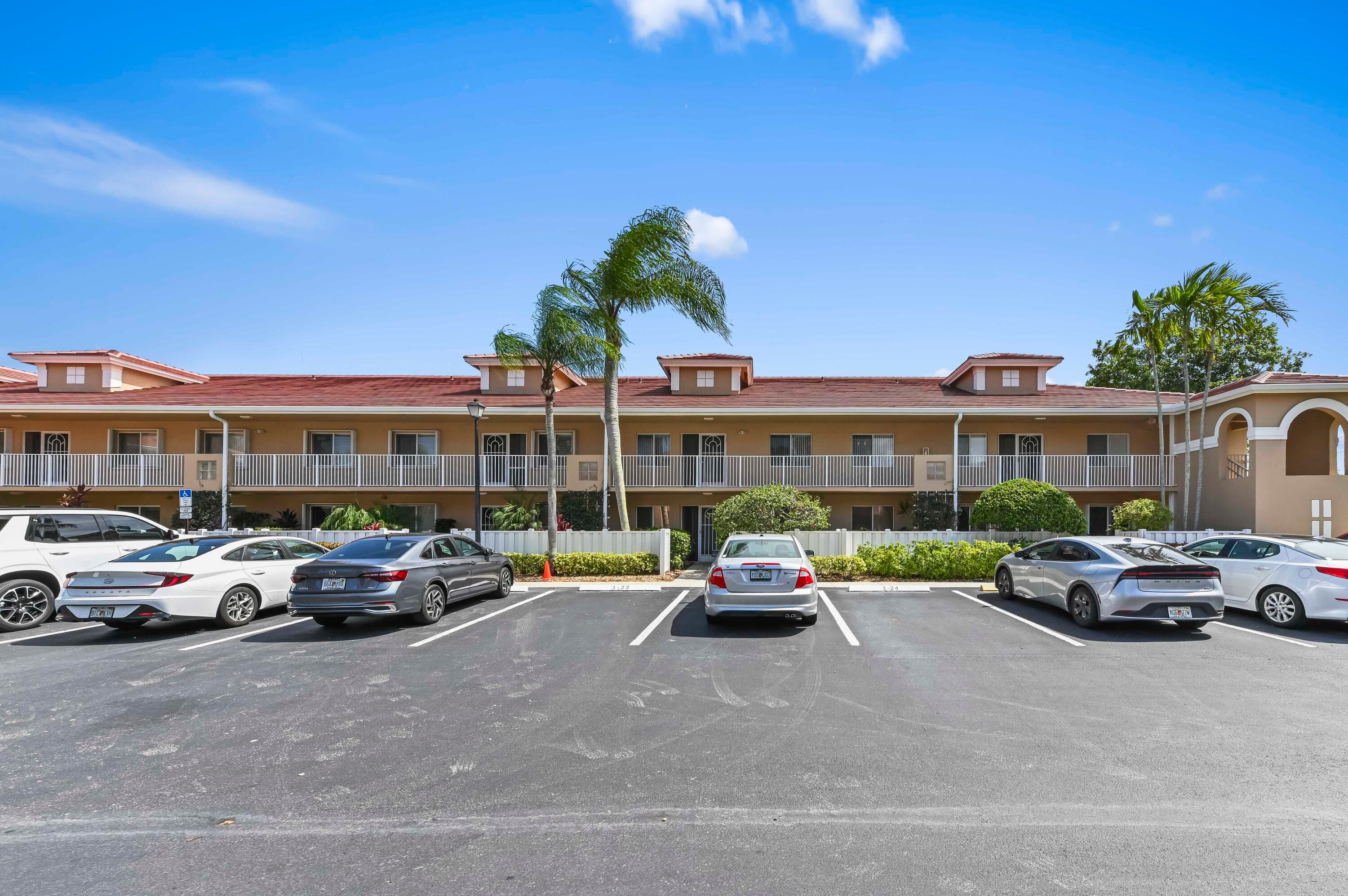 5952 Regal Glen Drive 207, Boynton Beach, FL 33437
