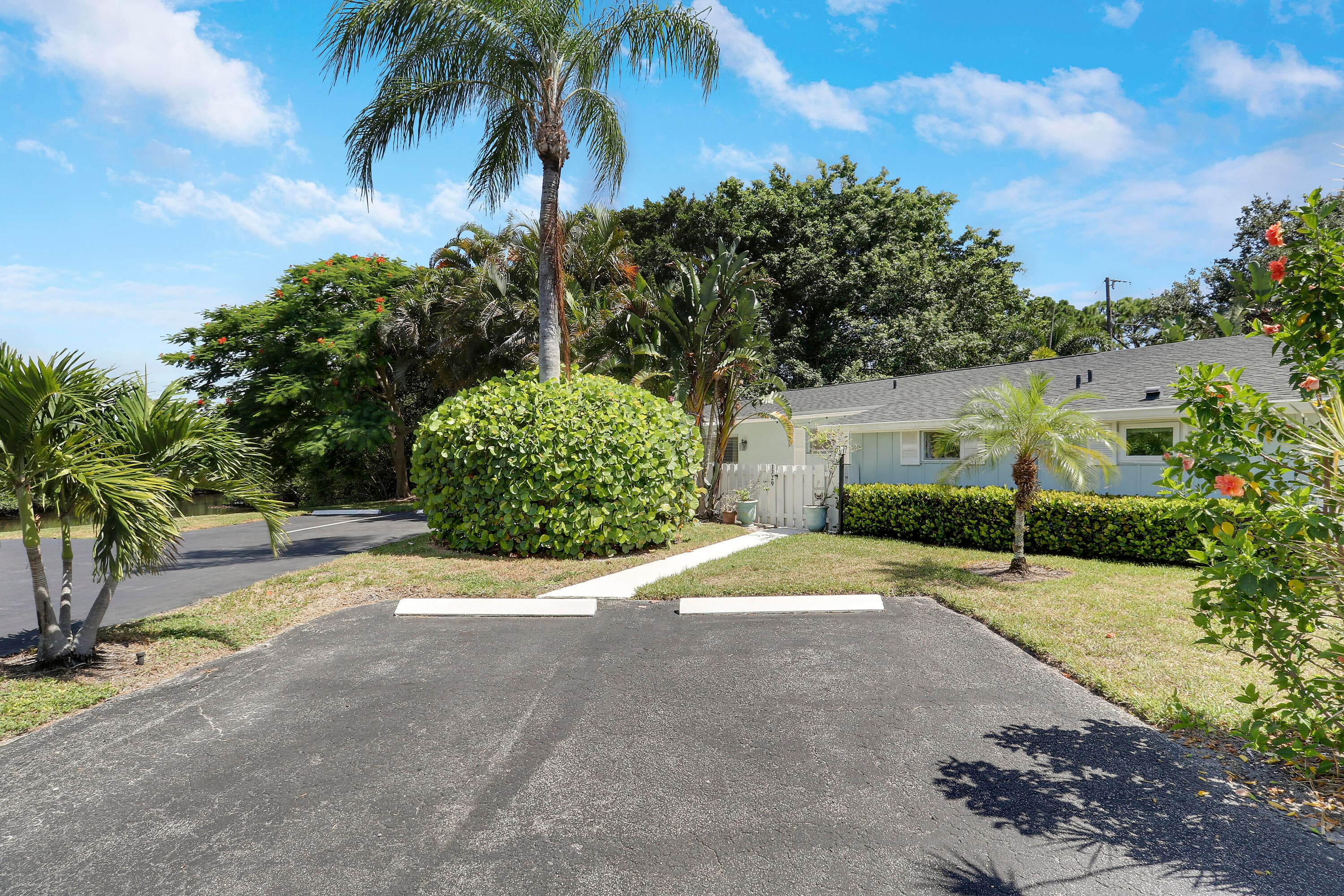 1329 Chippewa Street, Jupiter, FL 33458 32