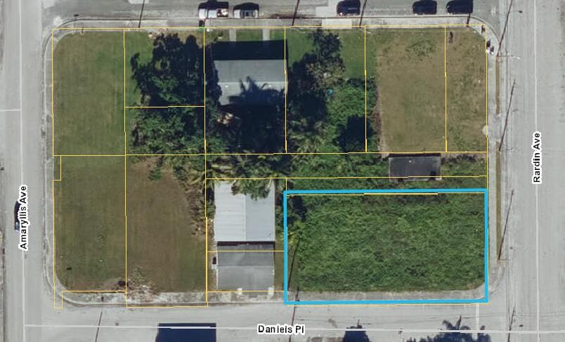 * Daniel Place, Pahokee, FL 33476