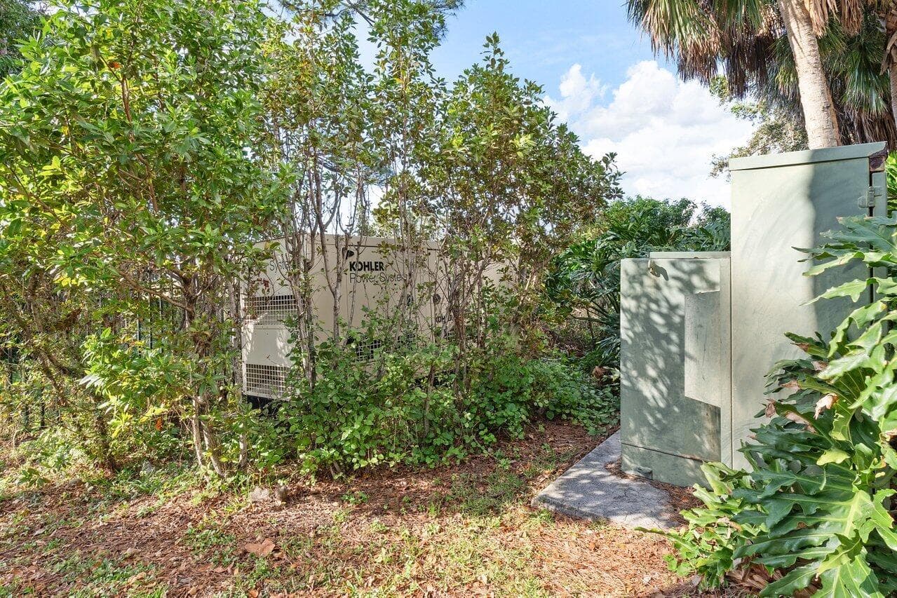 7051 N Seacrest Boulevard, Lantana, FL 33462 10