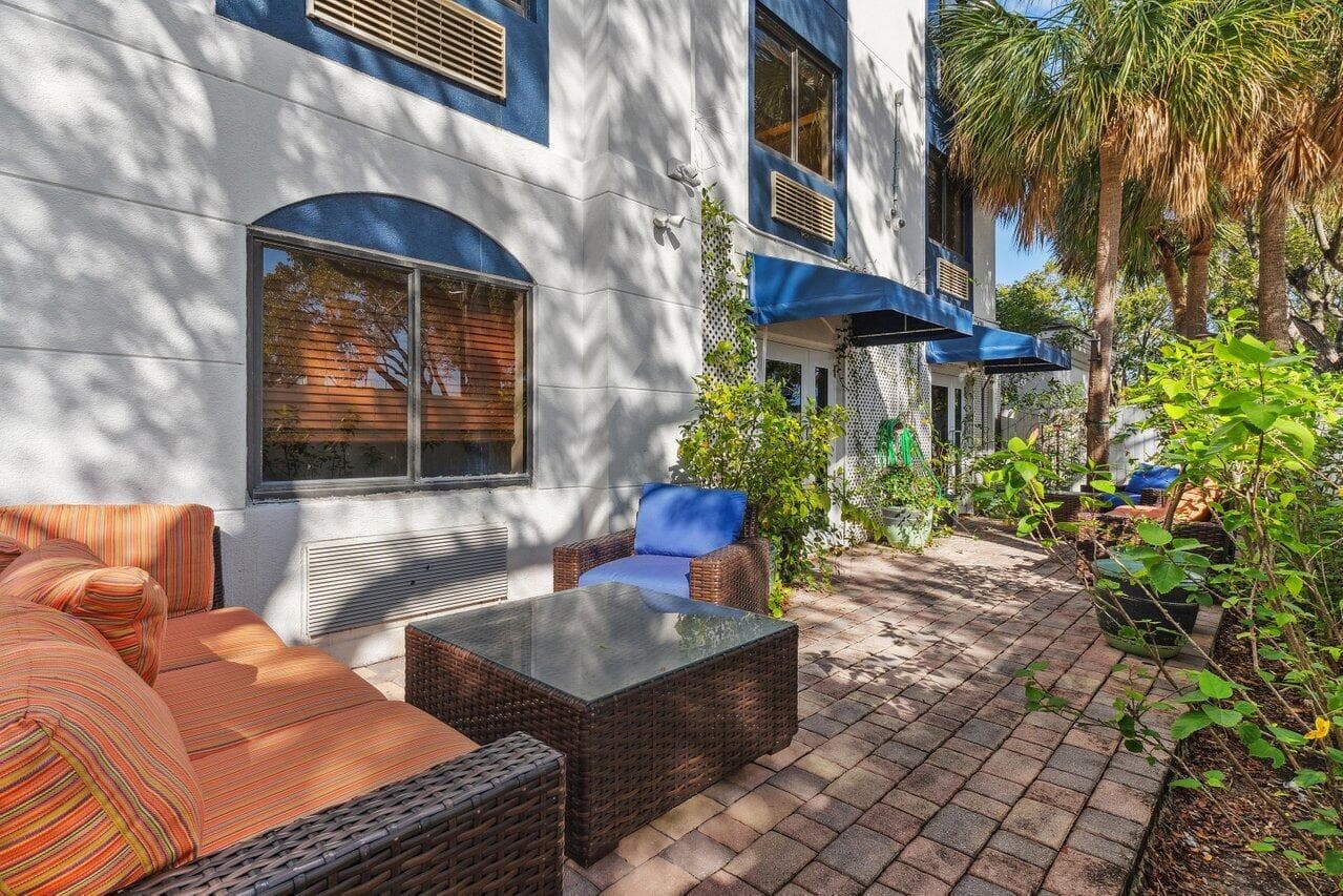 7051 Seacrest Boulevard, Lake Worth, FL 33462 7