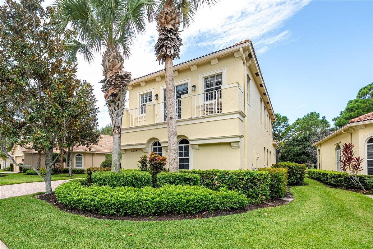 8809 Champions Way, Port St. Lucie, FL 34986 4