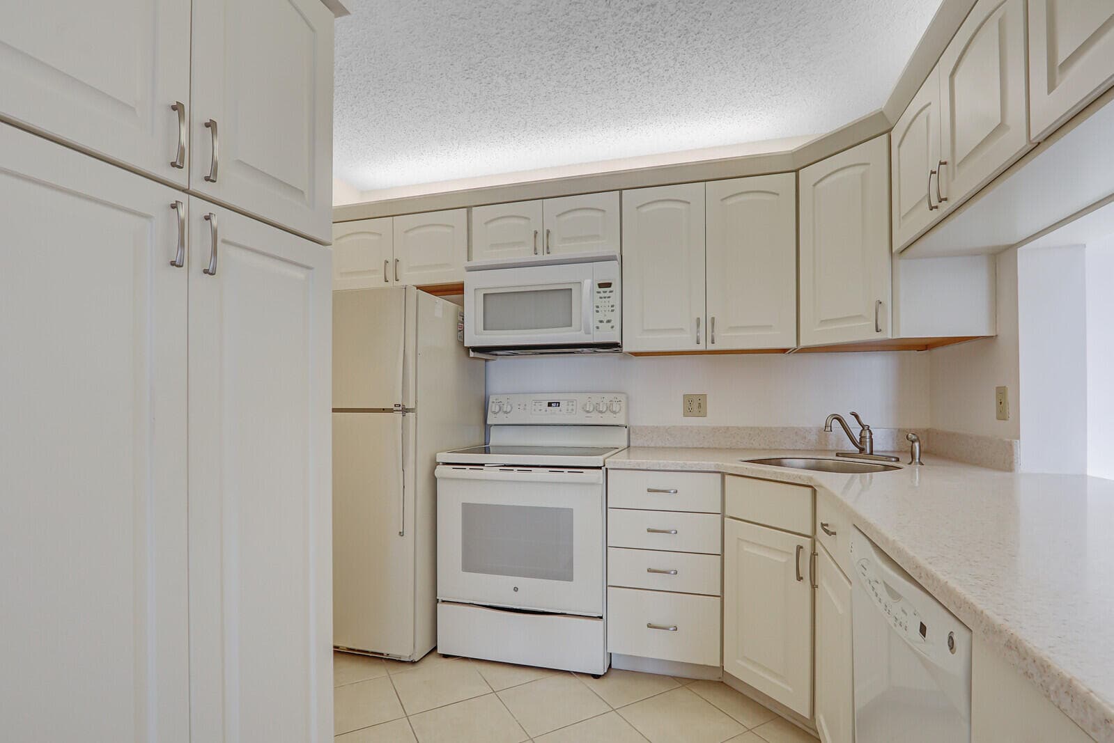 4468 NE Ocean Boulevard F-3, Jensen Beach, FL 34957 3
