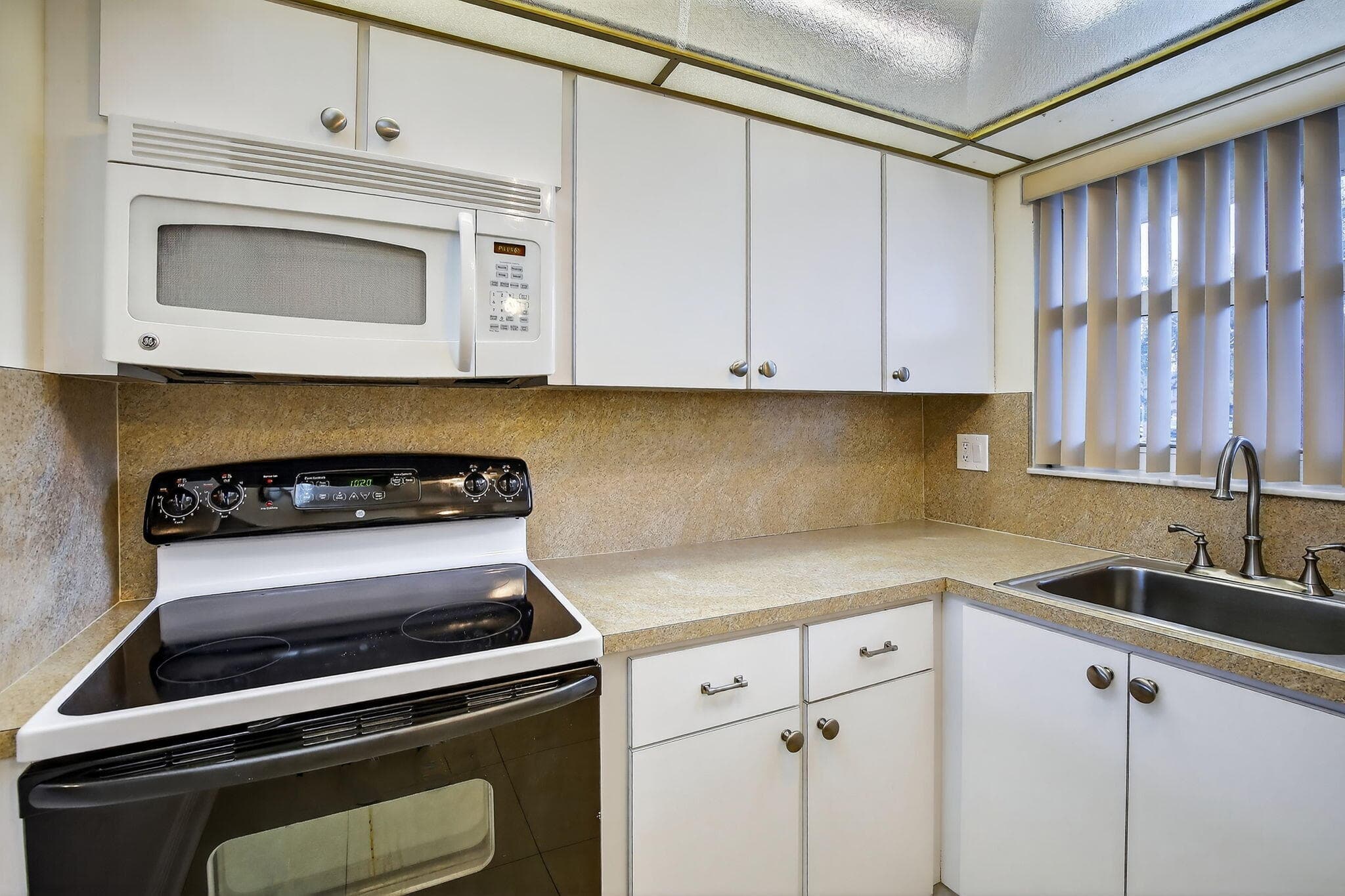 2951 Sunrise Lakes Drive E 107, Sunrise, FL 33322 5