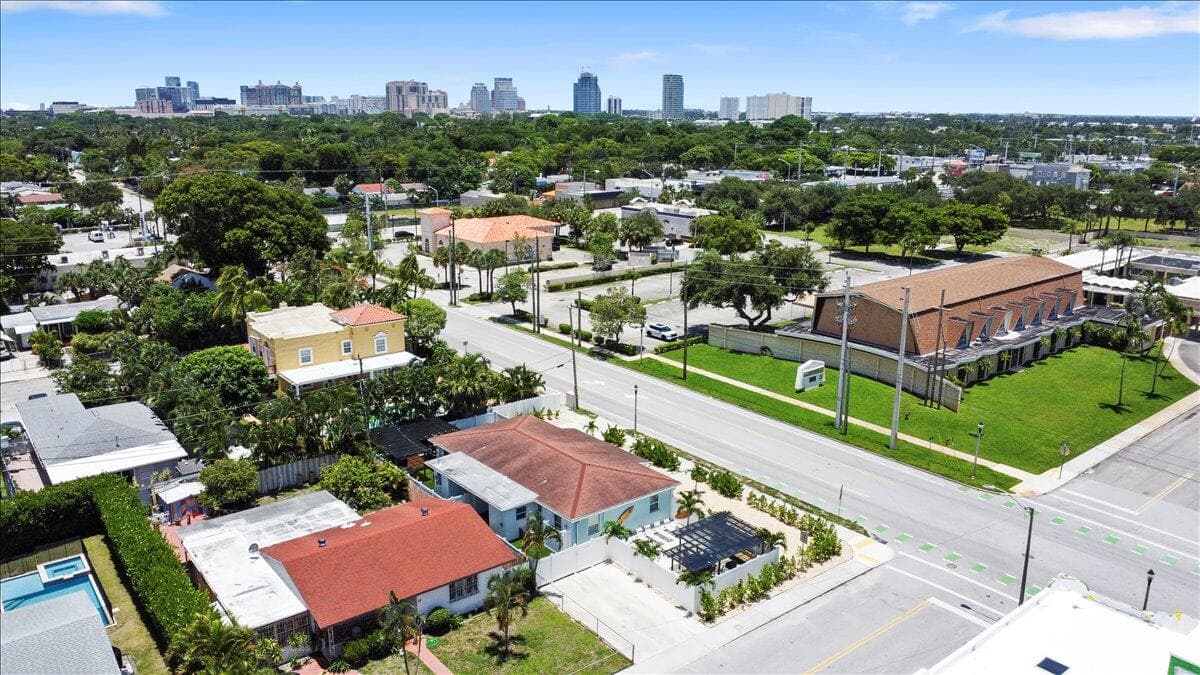 2741 Parker Avenue, West Palm Beach, FL 33405 24