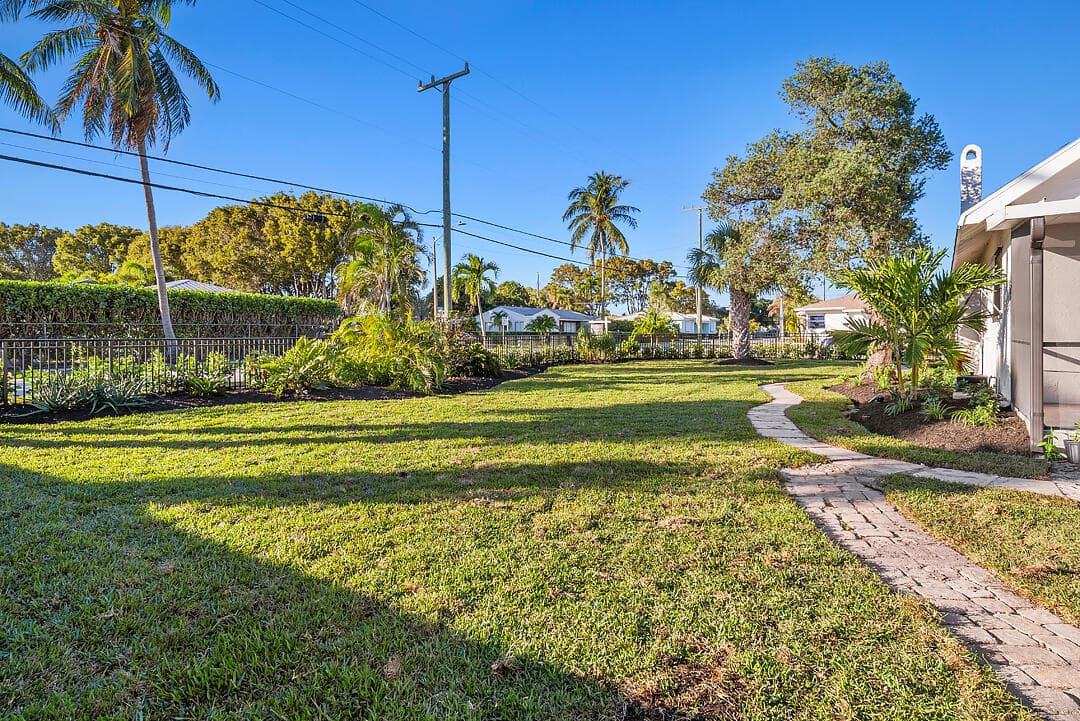 436 51st Street, West Palm Beach, FL 33407 21