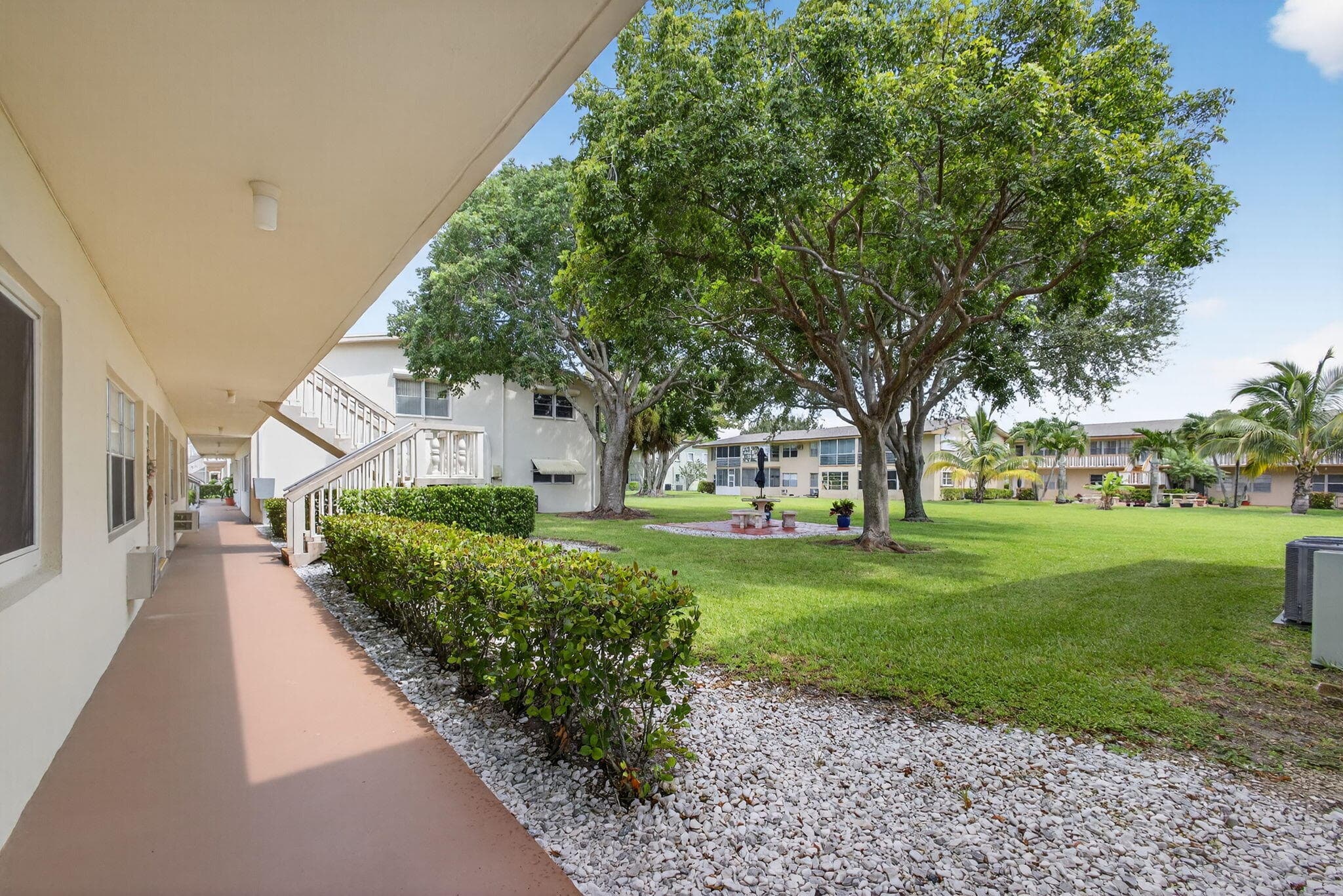 221 Coventry J, West Palm Beach, FL 33417 35